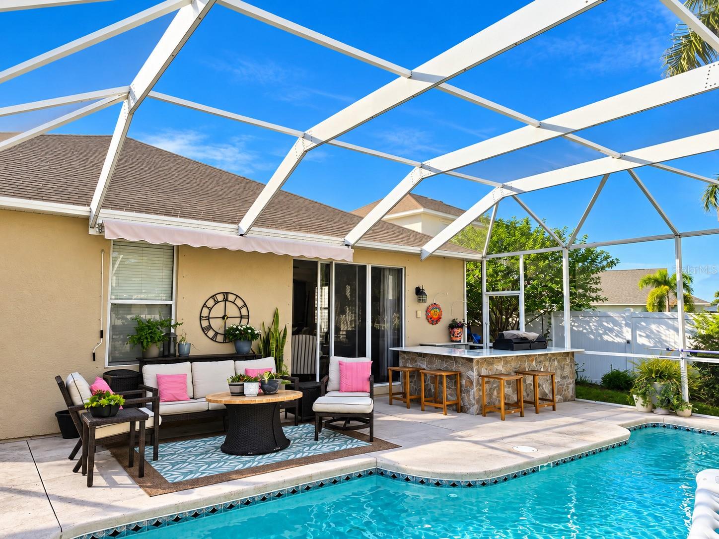 Heated pool with just added new outdoor kitchen. - 417 STONE BRIAR DR, RUSKIN