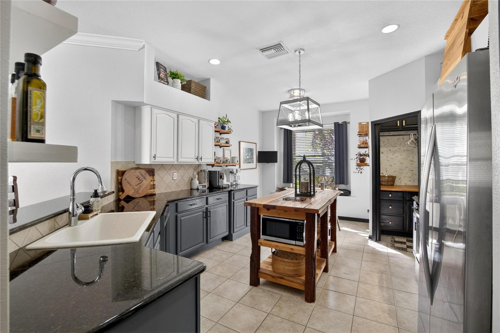 Single Family Residence at 417 STONE BRIAR DR, RUSKIN, photo 8 of 59