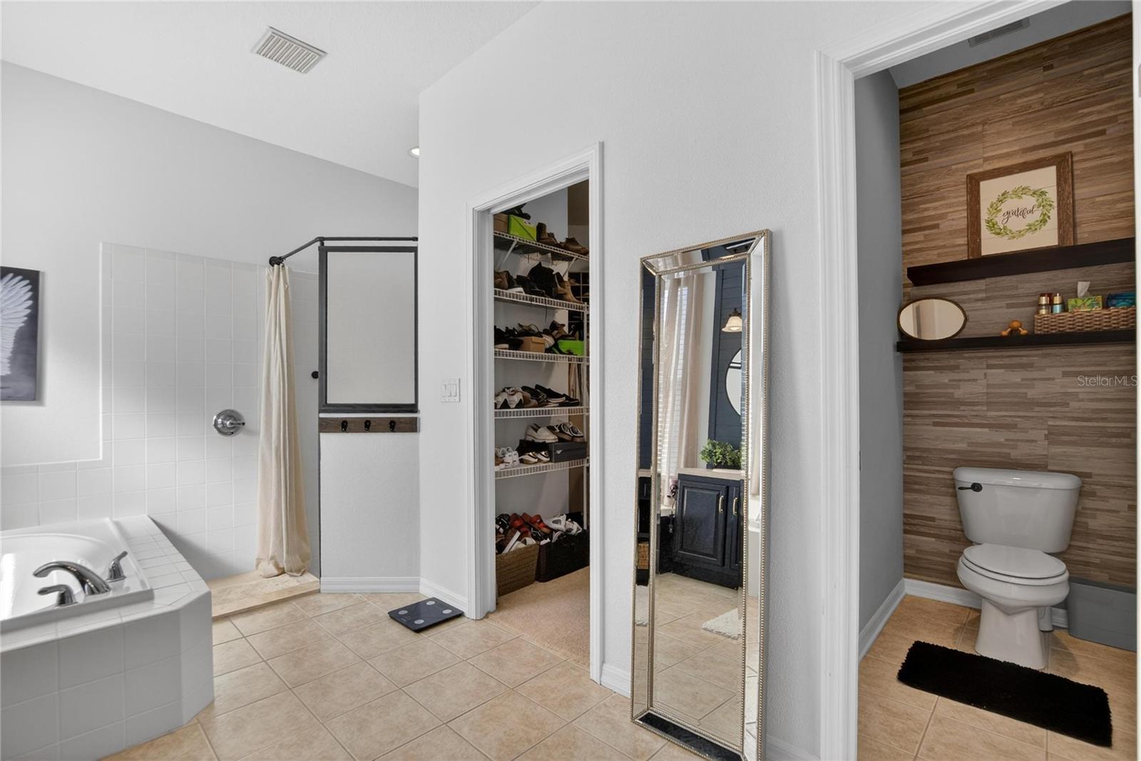 Single Family Residence at 417 STONE BRIAR DR, RUSKIN, photo 33 of 59
