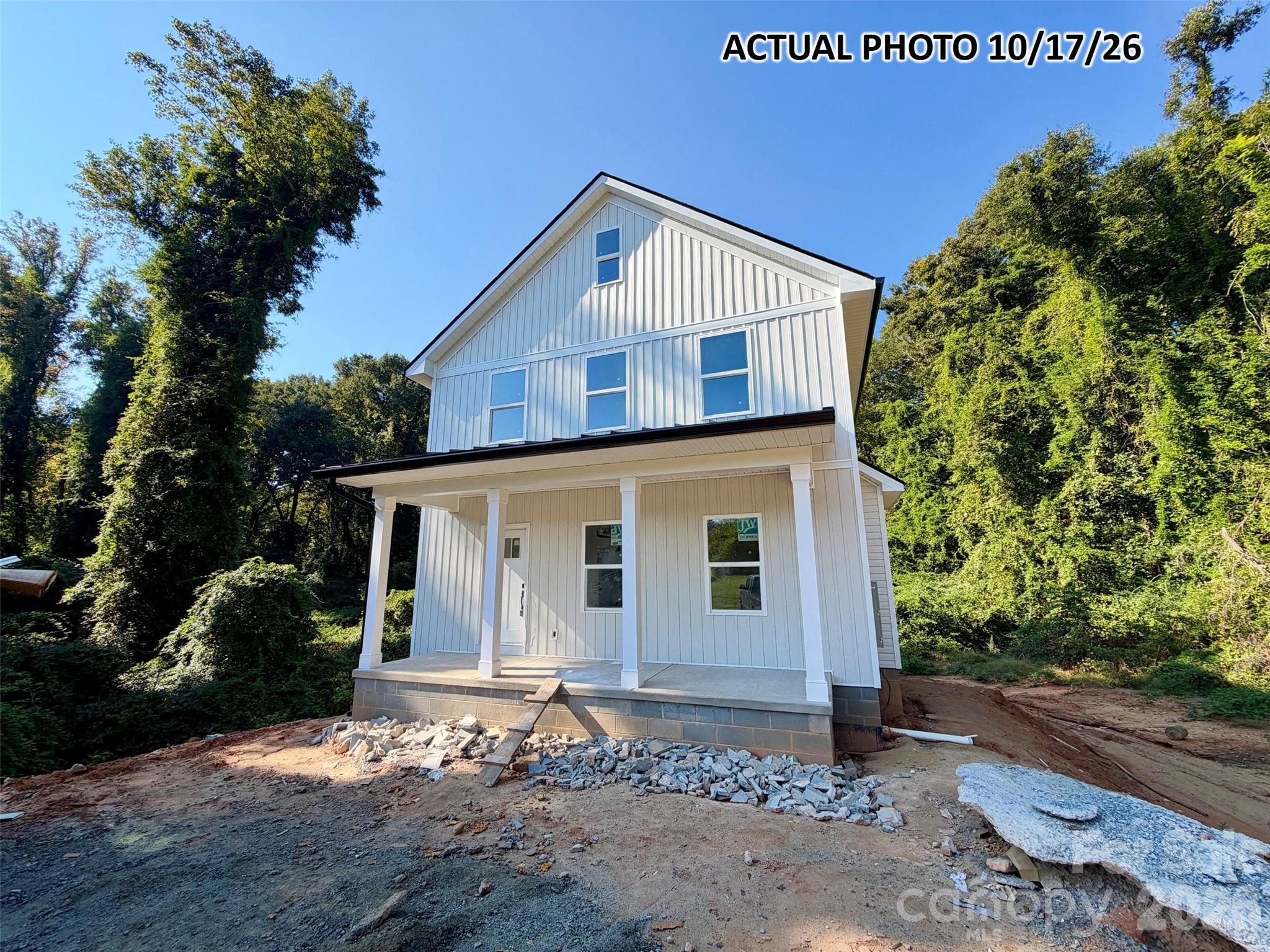 Single Family Residence at 1025 Floyd Lane, Gastonia, photo 3 of 17