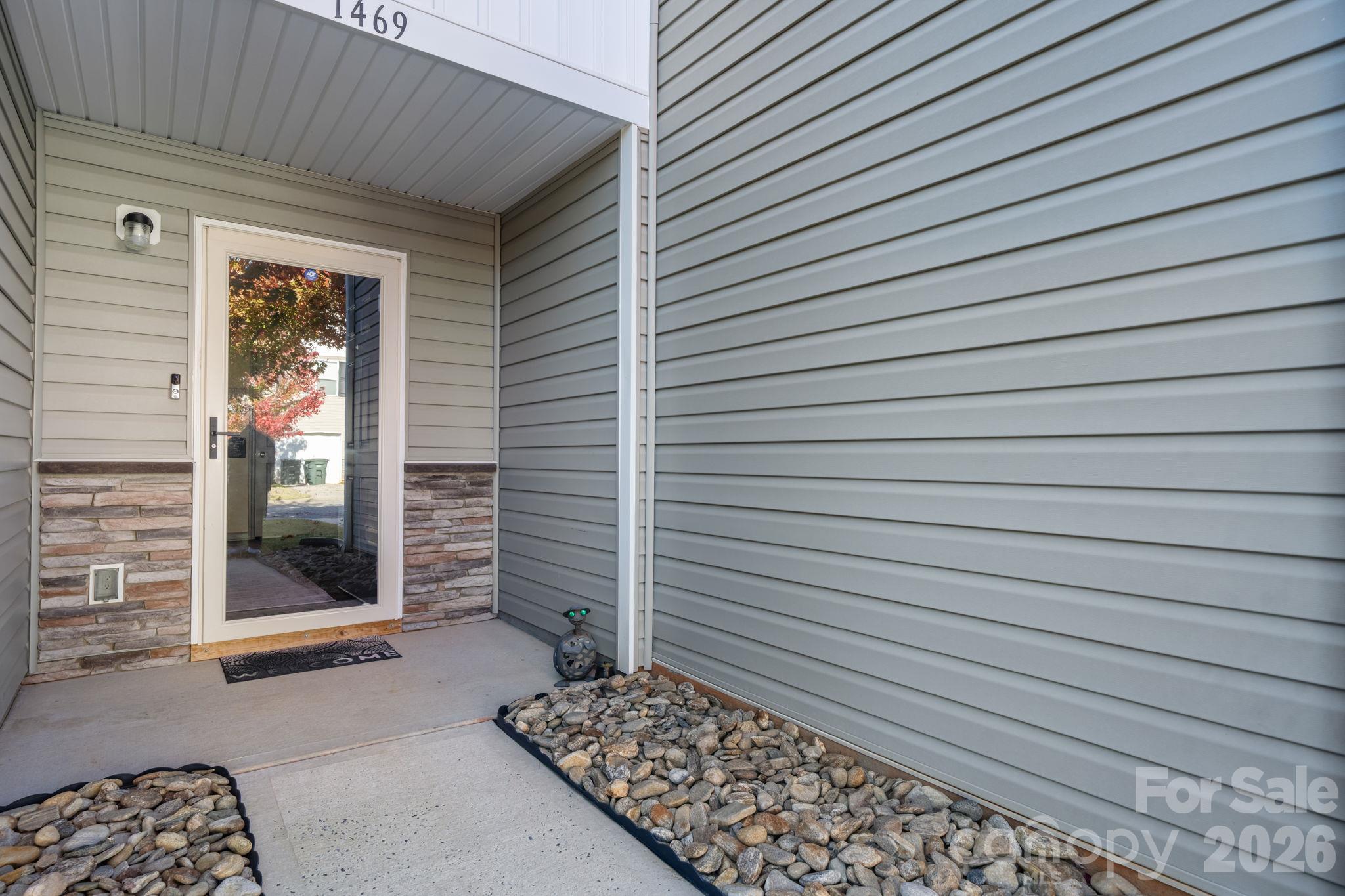 Townhouse at 1469 Cypress Loop, Newton, photo 4 of 31