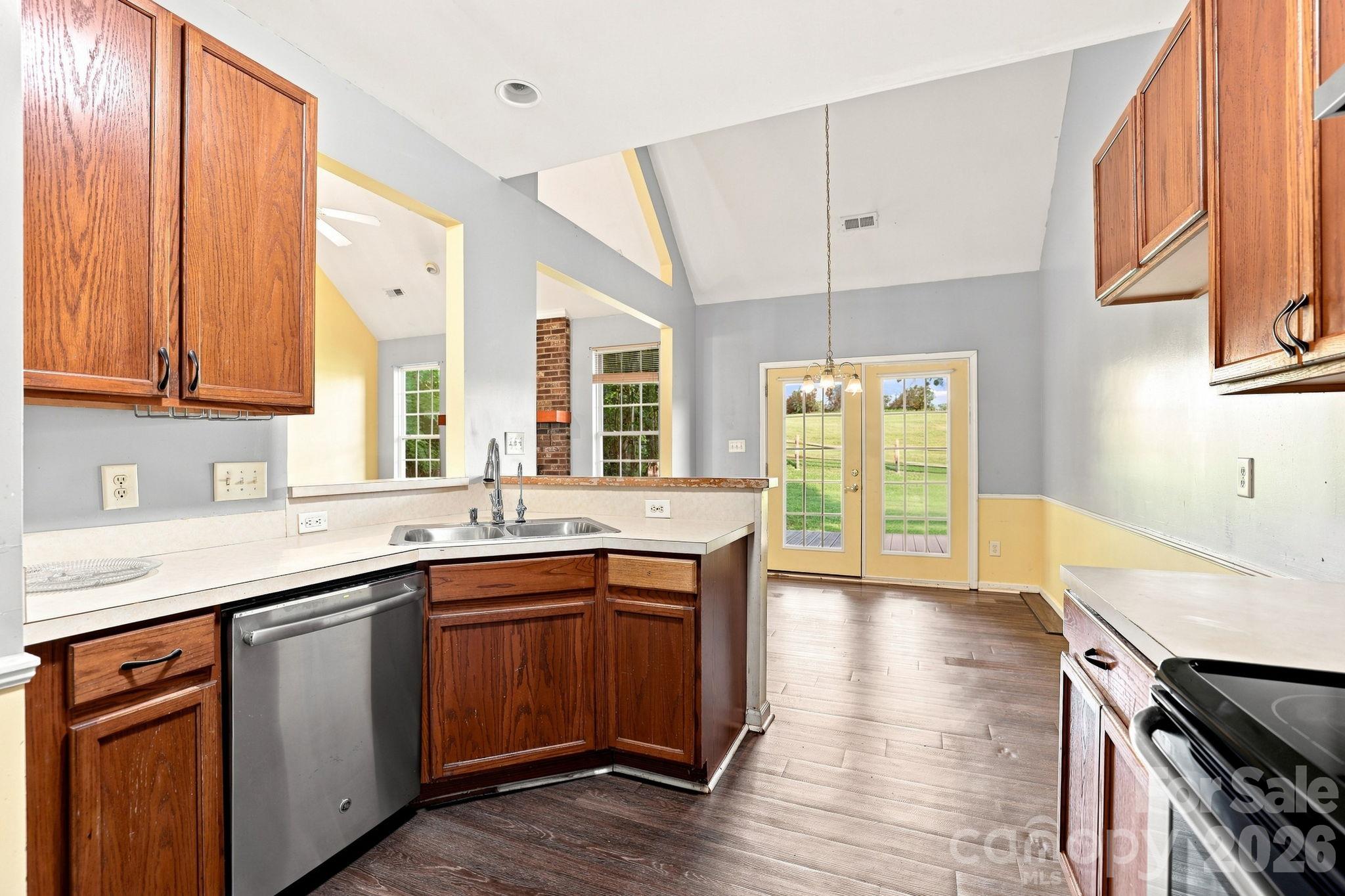 Single Family Residence at 1000 Barbee Farm Drive, Monroe, photo 9 of 31