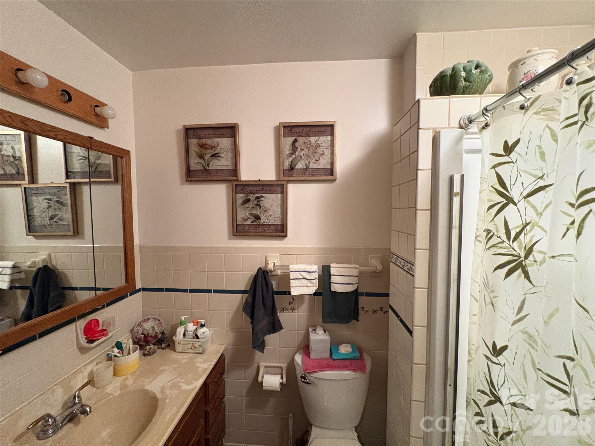 Single Family Residence at 41 Eye View Road, Candler, photo 12 of 23