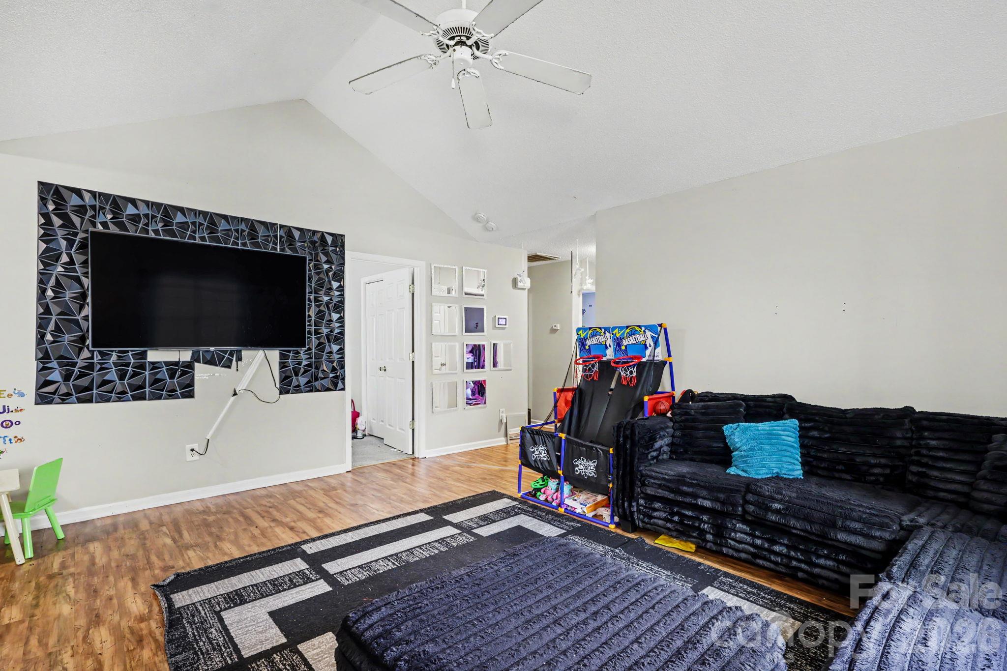 Single Family Residence at 1427 Hidden Stream Court, Charlotte, photo 4 of 15