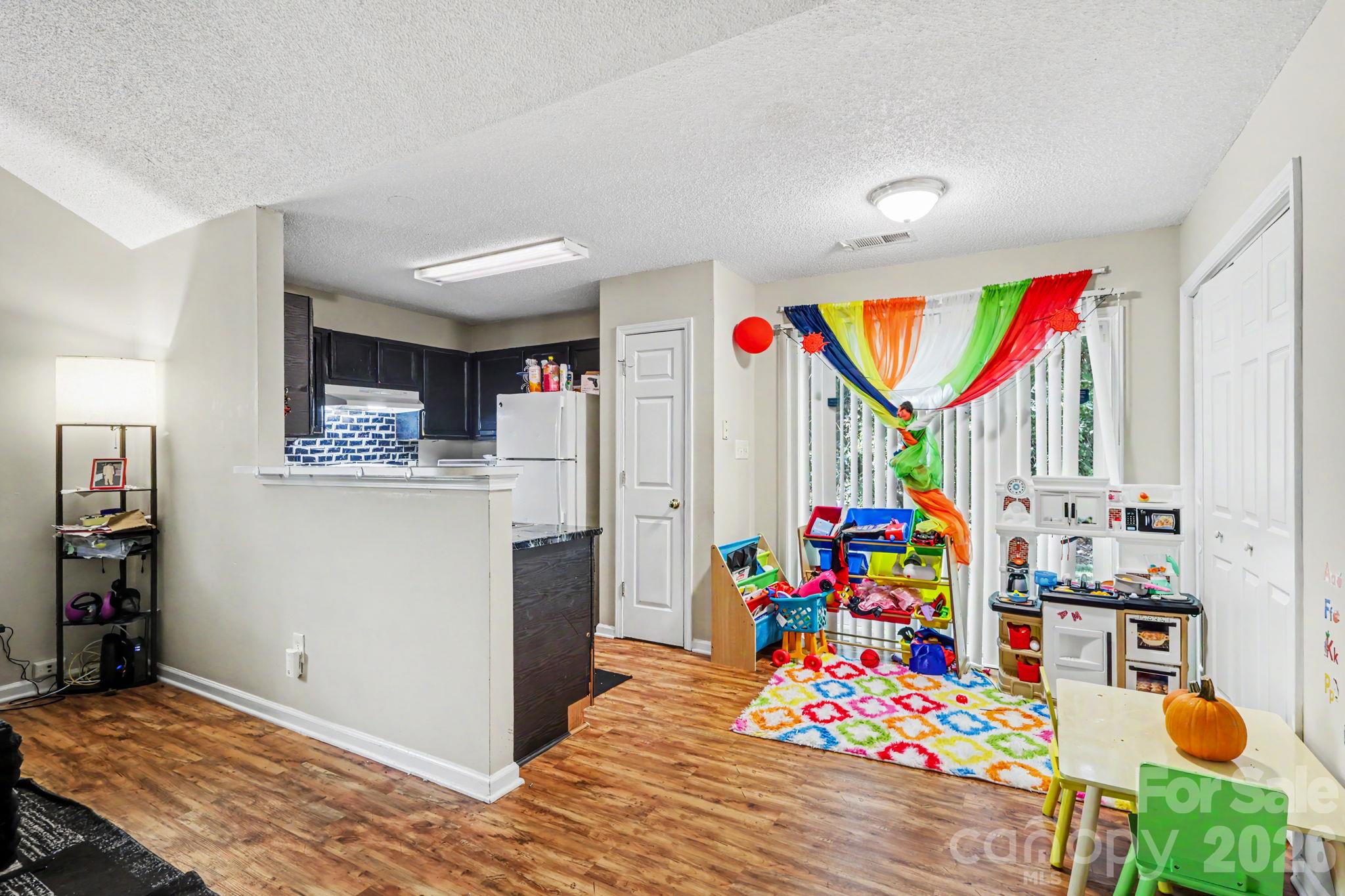 Single Family Residence at 1427 Hidden Stream Court, Charlotte, photo 5 of 15