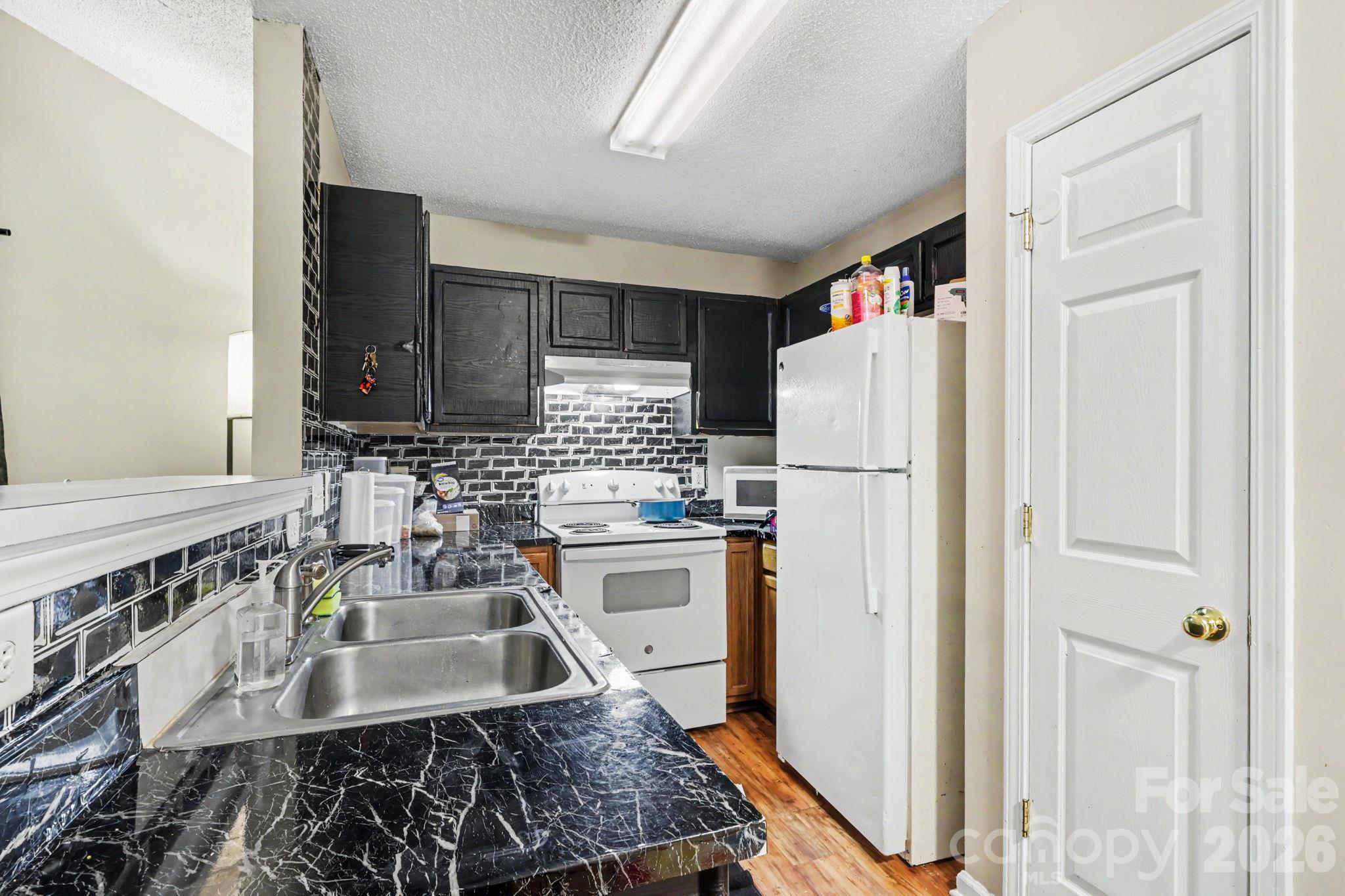 Single Family Residence at 1427 Hidden Stream Court, Charlotte, photo 7 of 15