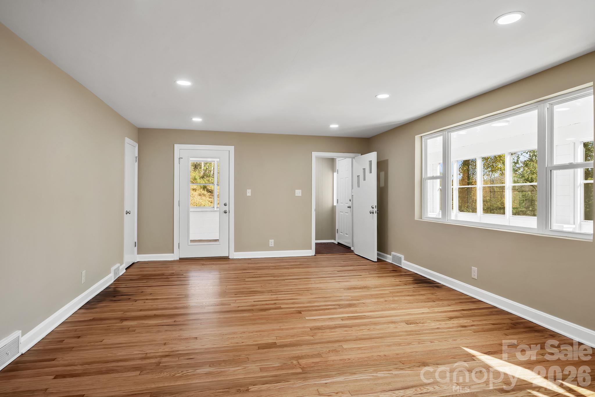 Single Family Residence at 103 Craggy Ridge Lane, Asheville, photo 5 of 29