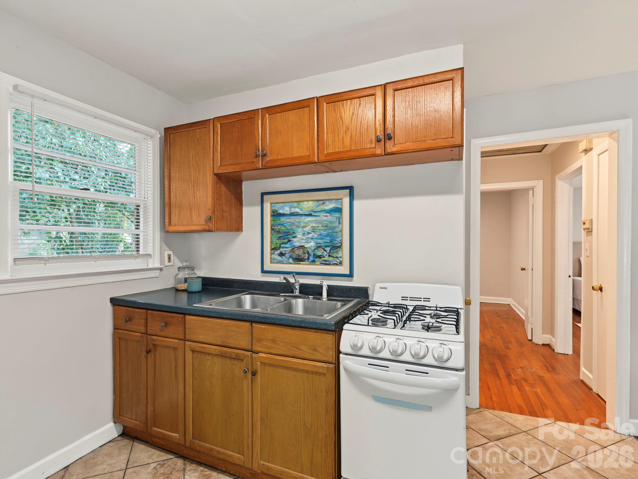 Duplex at 2420 Shamrock Drive, Charlotte, photo 10 of 35