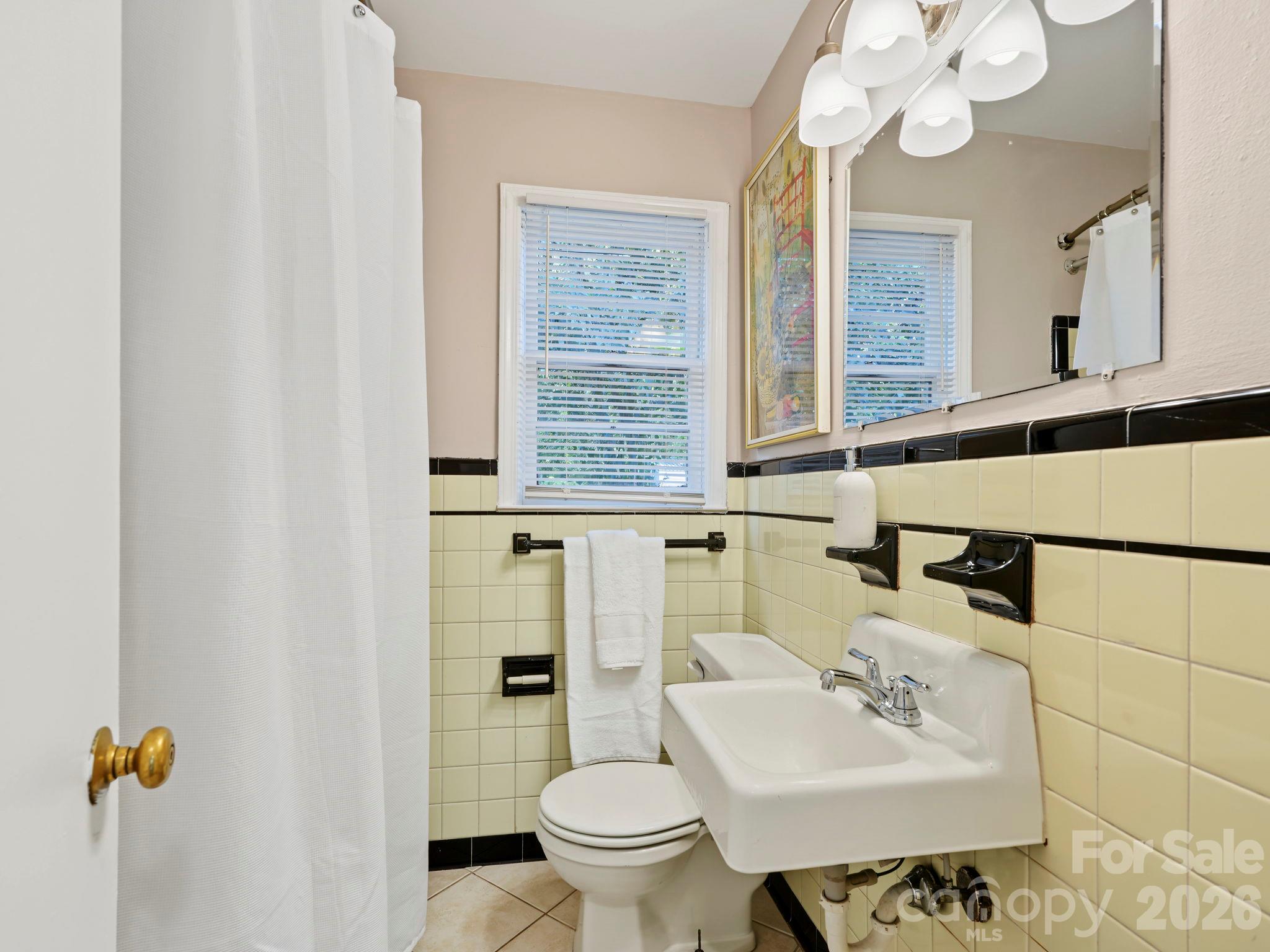 Duplex at 2420 Shamrock Drive, Charlotte, photo 13 of 35