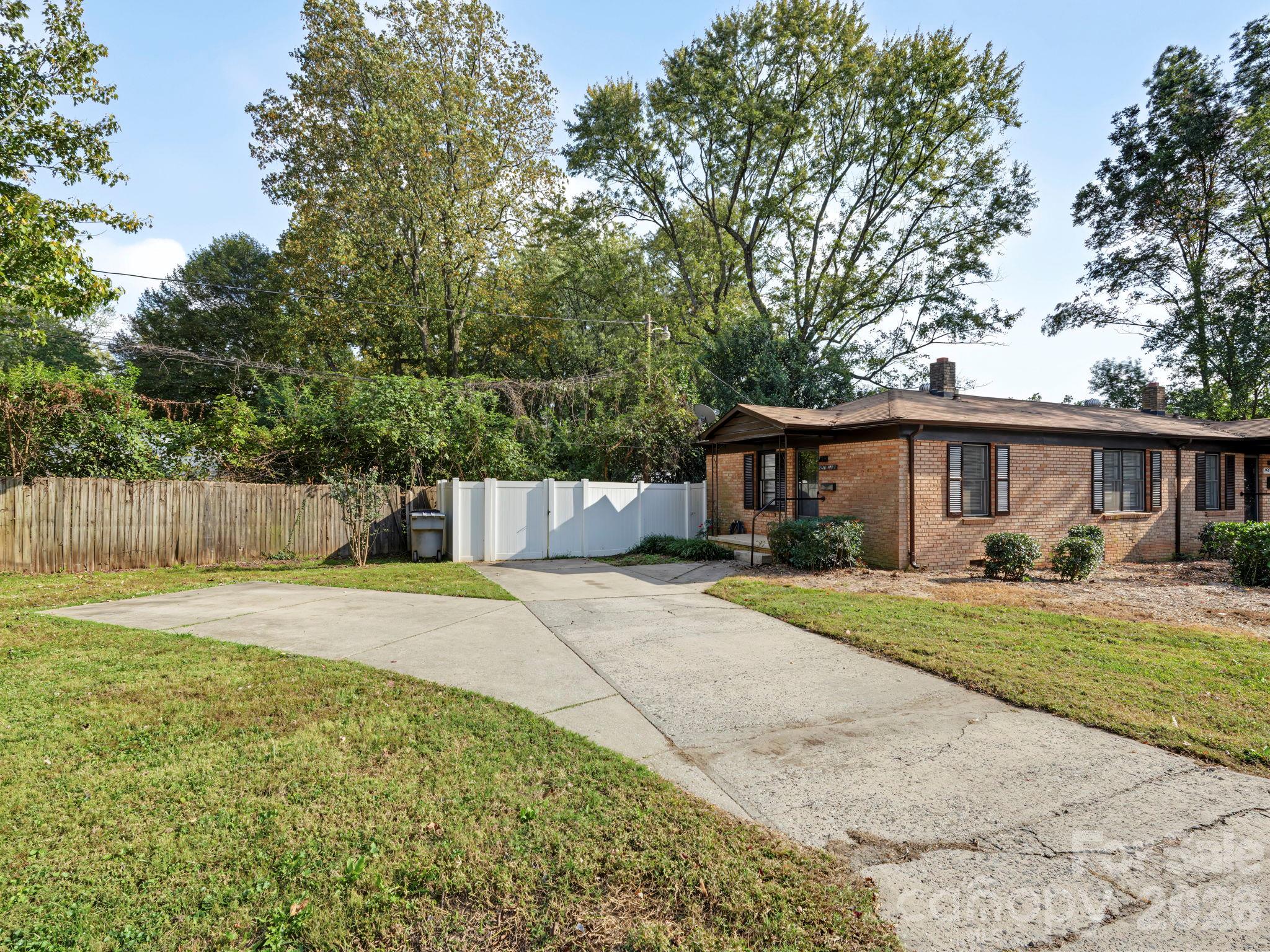 Duplex at 2420 Shamrock Drive, Charlotte, photo 19 of 35