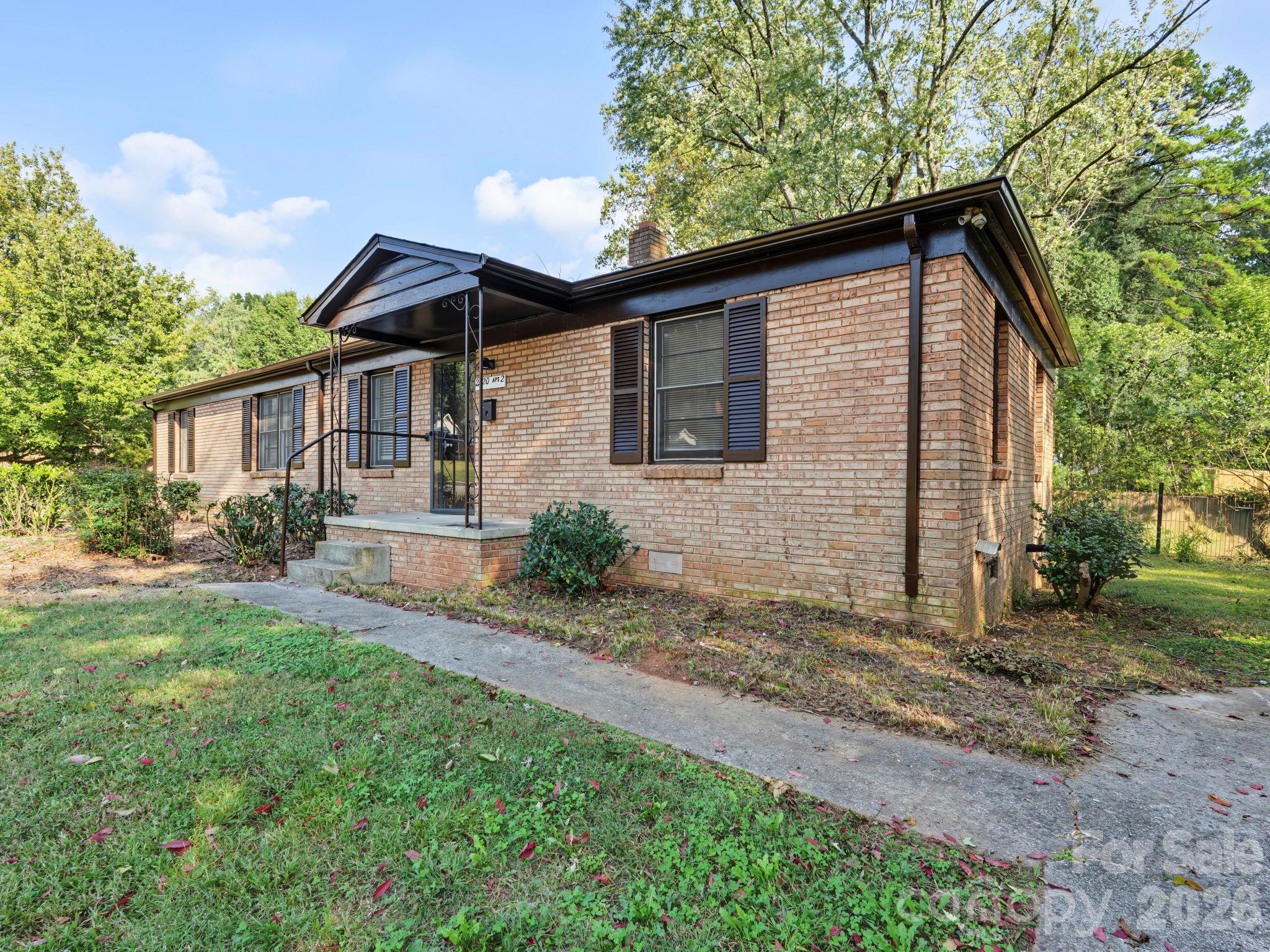 Duplex at 2420 Shamrock Drive, Charlotte, photo 20 of 35