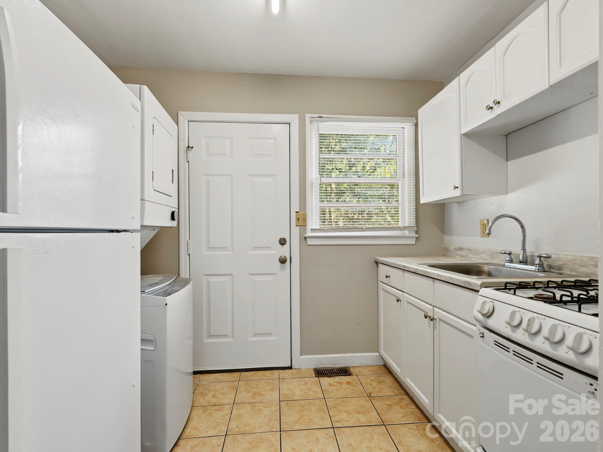 Duplex at 2420 Shamrock Drive, Charlotte, photo 23 of 35