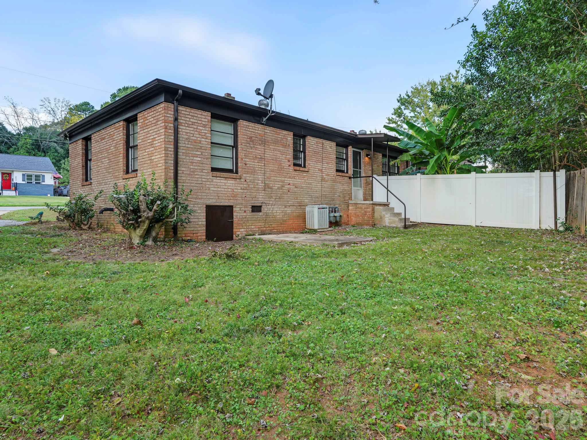 Duplex at 2420 Shamrock Drive, Charlotte, photo 31 of 35