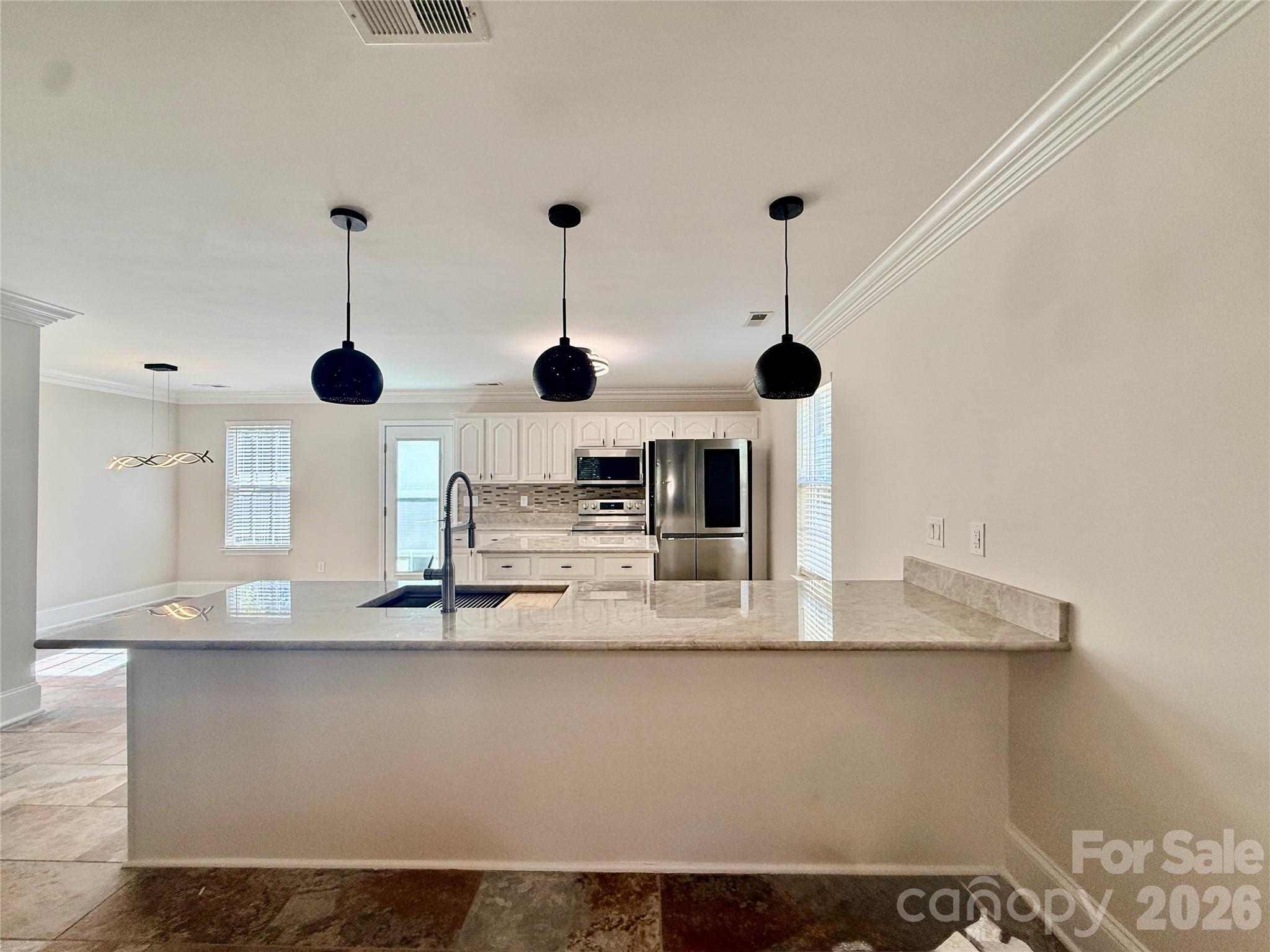 Oversized Island & Eating Area - 2219 Knollgate Drive, Monroe
