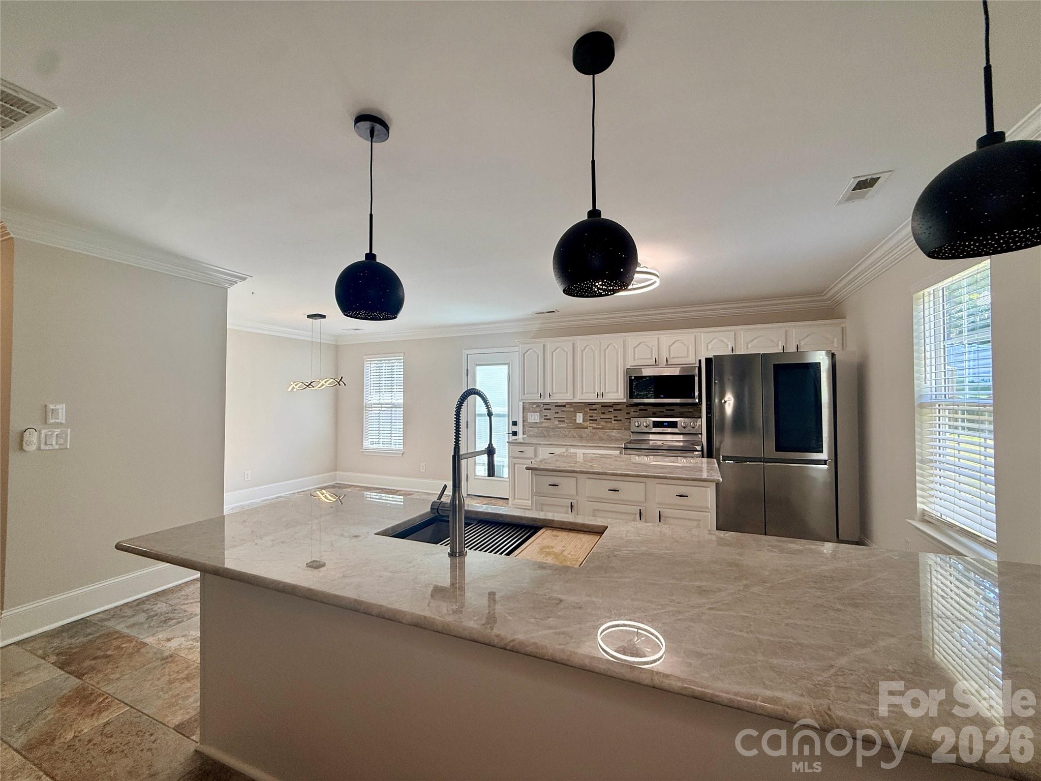 Oversized Island - 2219 Knollgate Drive, Monroe