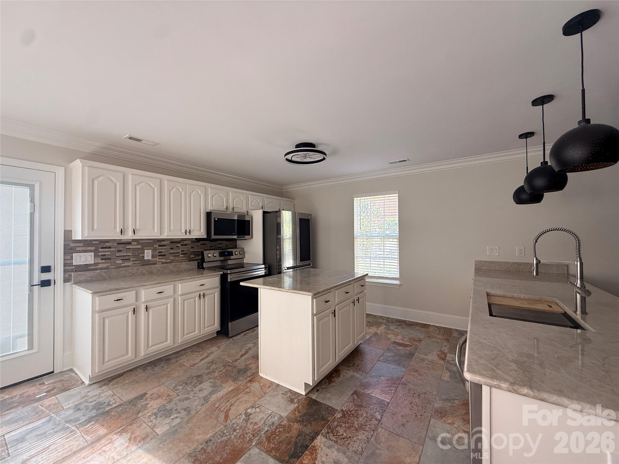 Kitchen - 2219 Knollgate Drive, Monroe