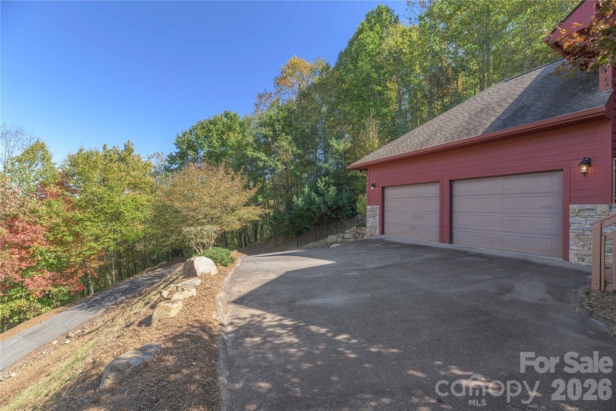 Driveway with 2-car garage - 1341 Double Knob Drive, Arden
