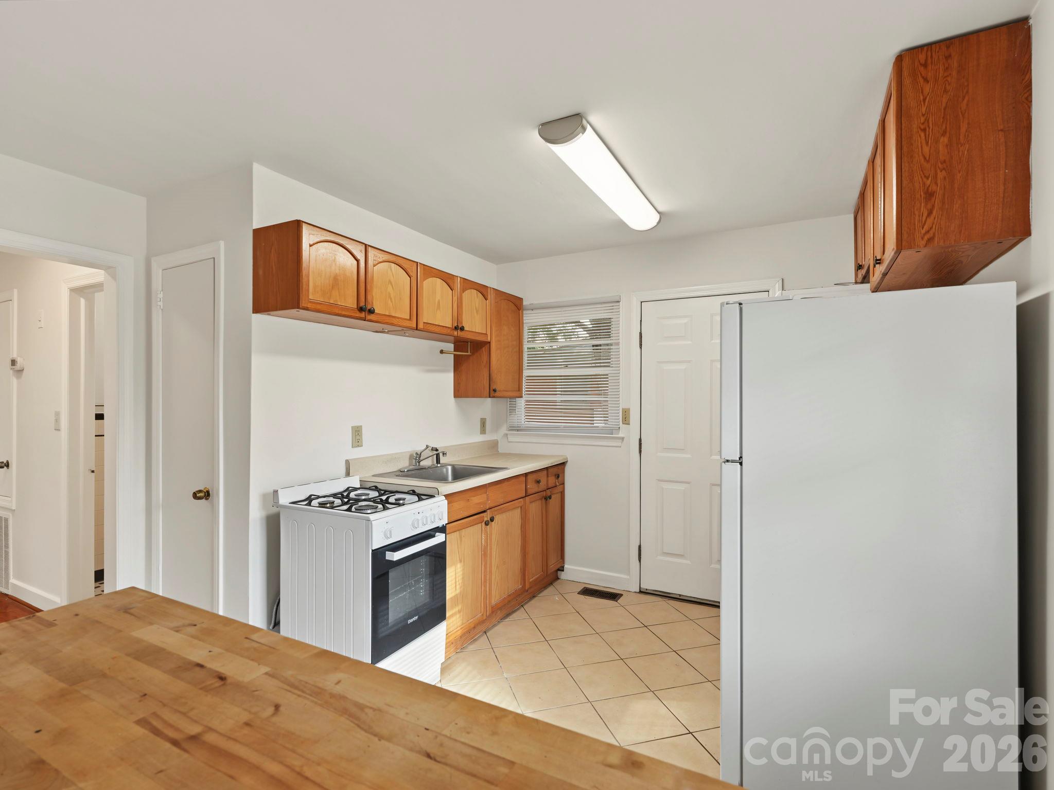 Duplex at 2500 Shamrock Drive, Charlotte, photo 6 of 21