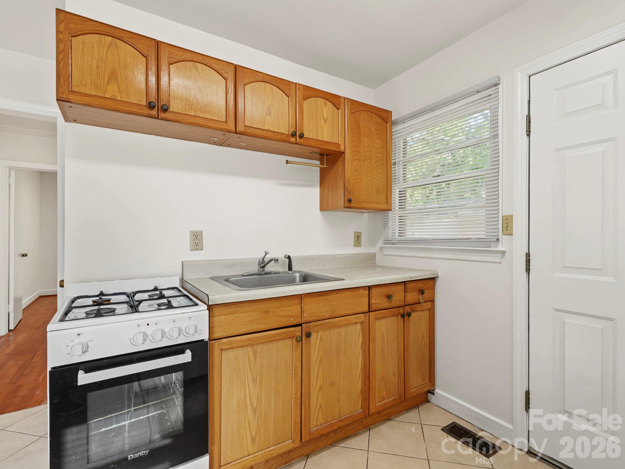 Duplex at 2500 Shamrock Drive, Charlotte, photo 9 of 21