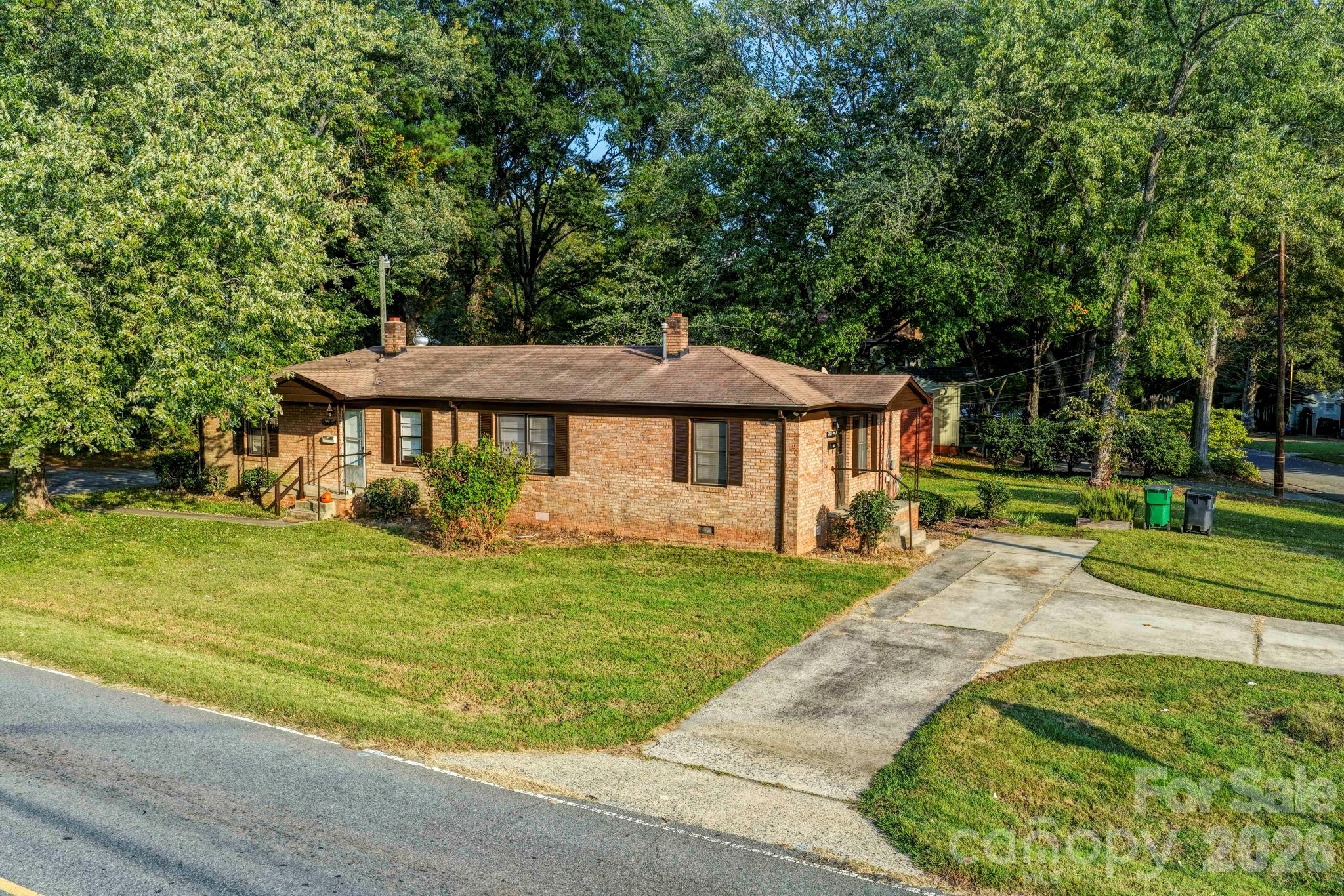 Duplex at 2500 Shamrock Drive, Charlotte, photo 18 of 21