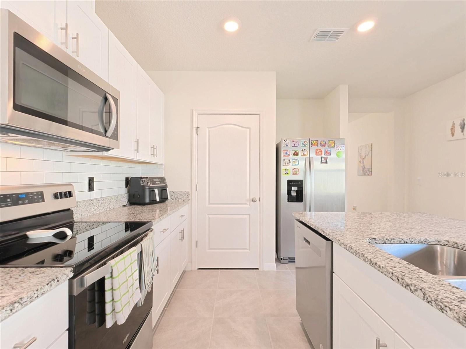 Single Family Residence at 402 CHARLOTTE WAY, DELAND, photo 9 of 48