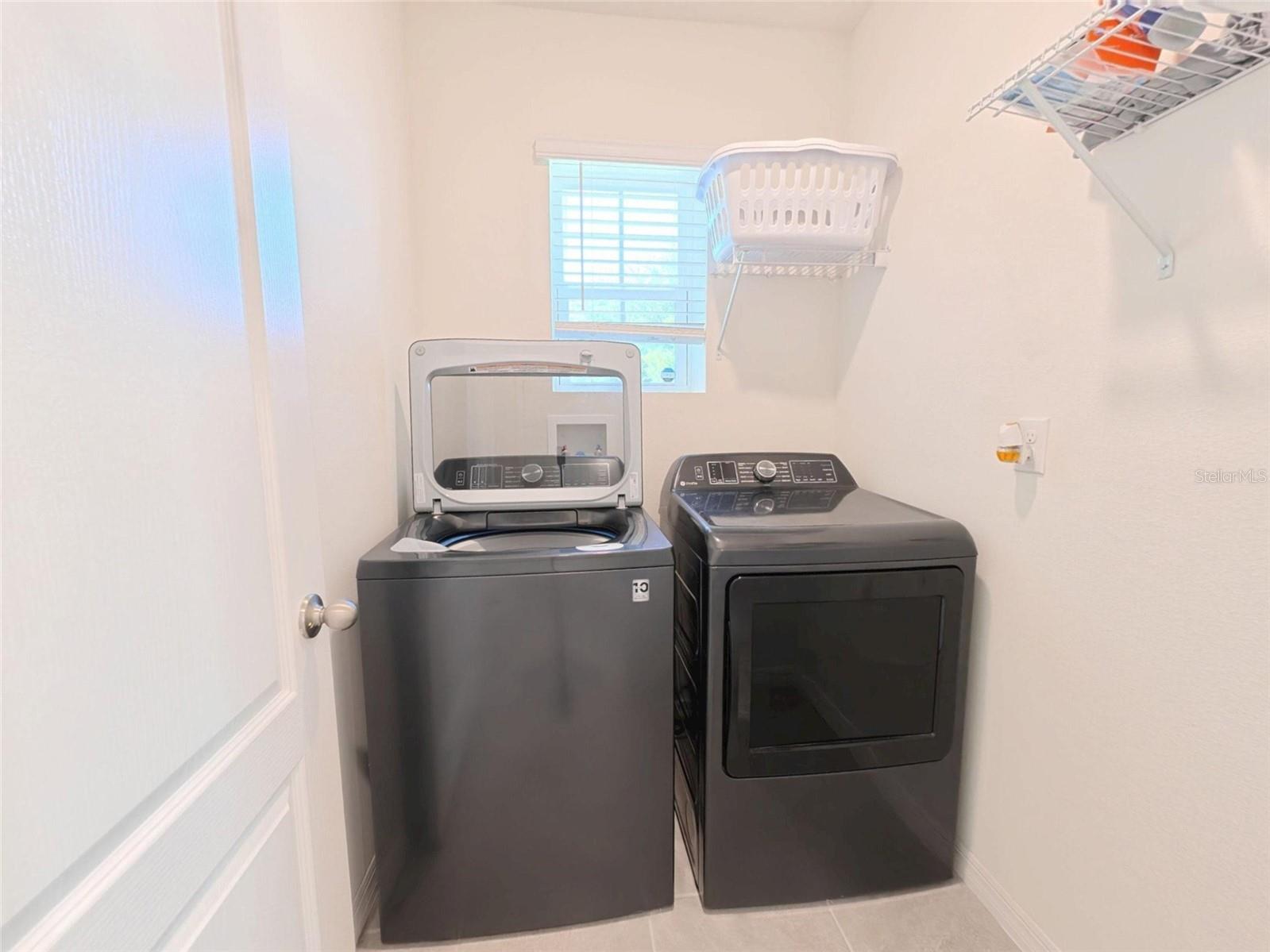 Single Family Residence at 402 CHARLOTTE WAY, DELAND, photo 32 of 48