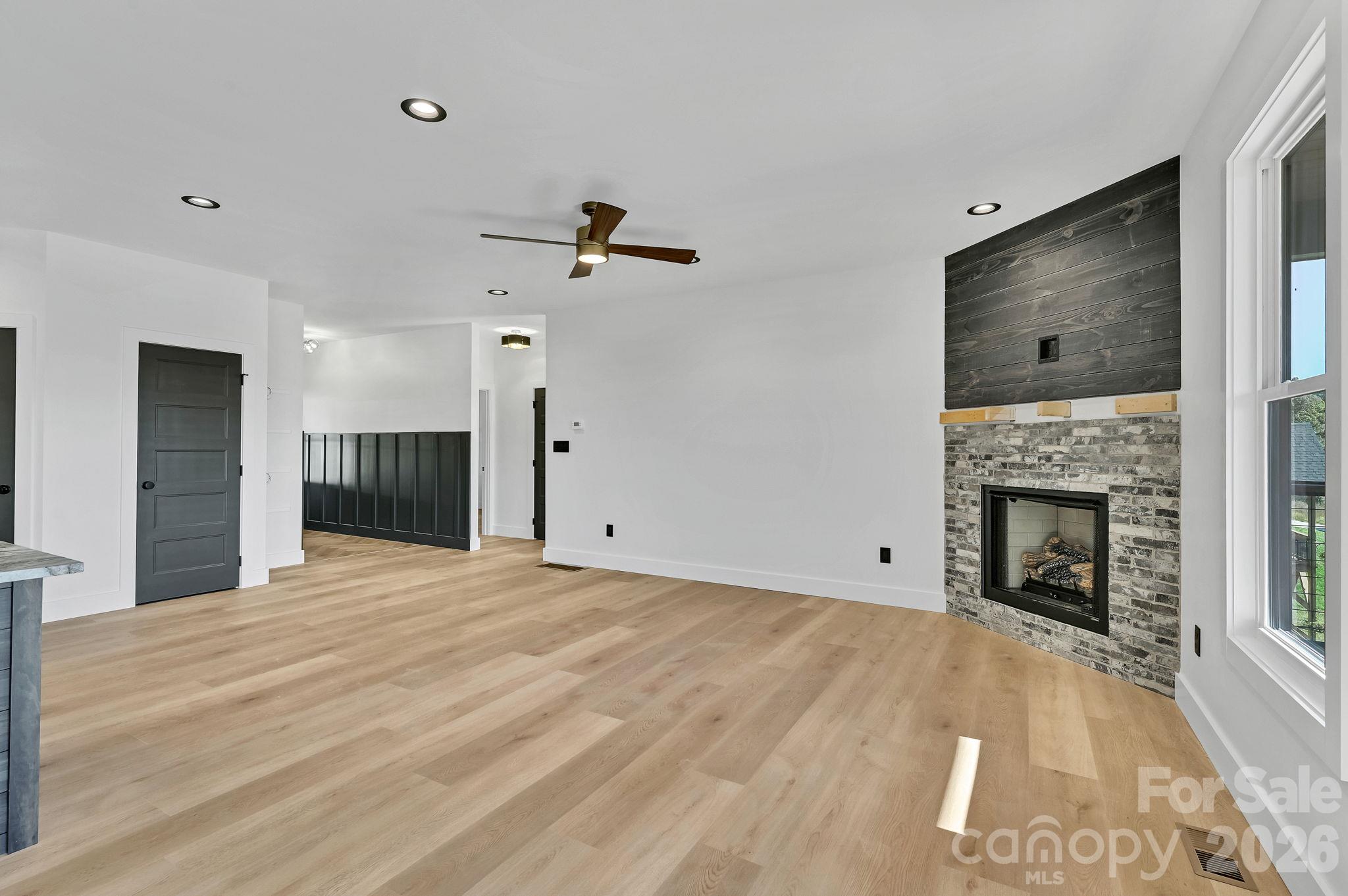 Single Family Residence at 1121 Morlin Acres Drive, Marshall, photo 8 of 42