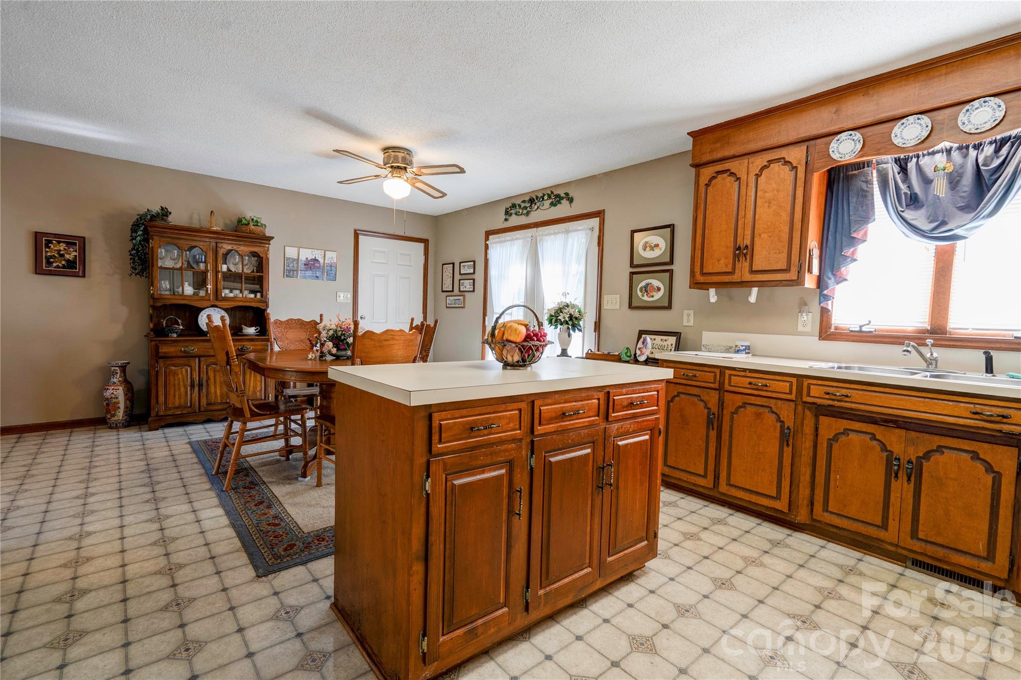 Single Family Residence at 225 Yarbro Road, Kings Mountain, photo 14 of 40