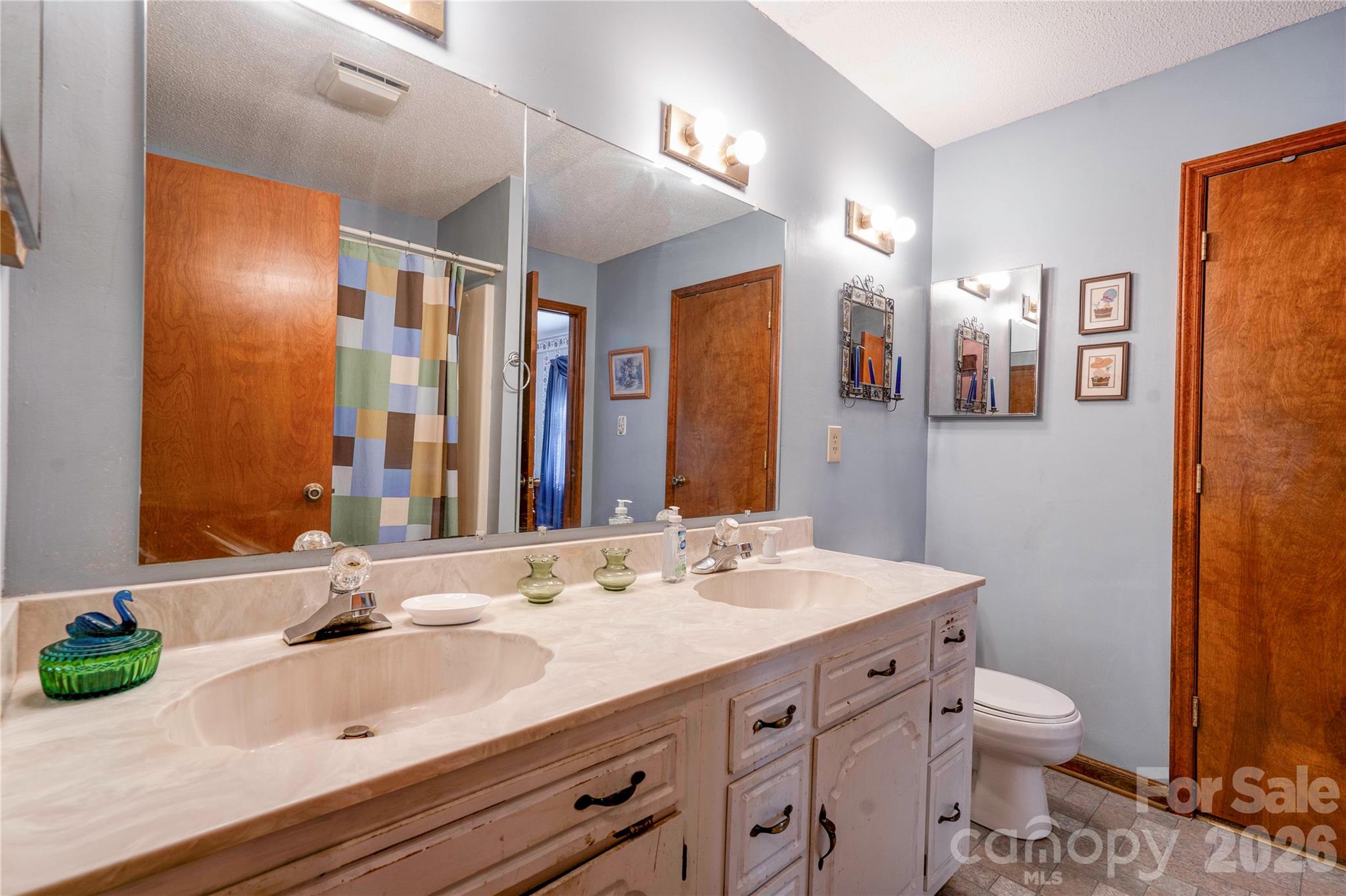 Single Family Residence at 225 Yarbro Road, Kings Mountain, photo 18 of 40