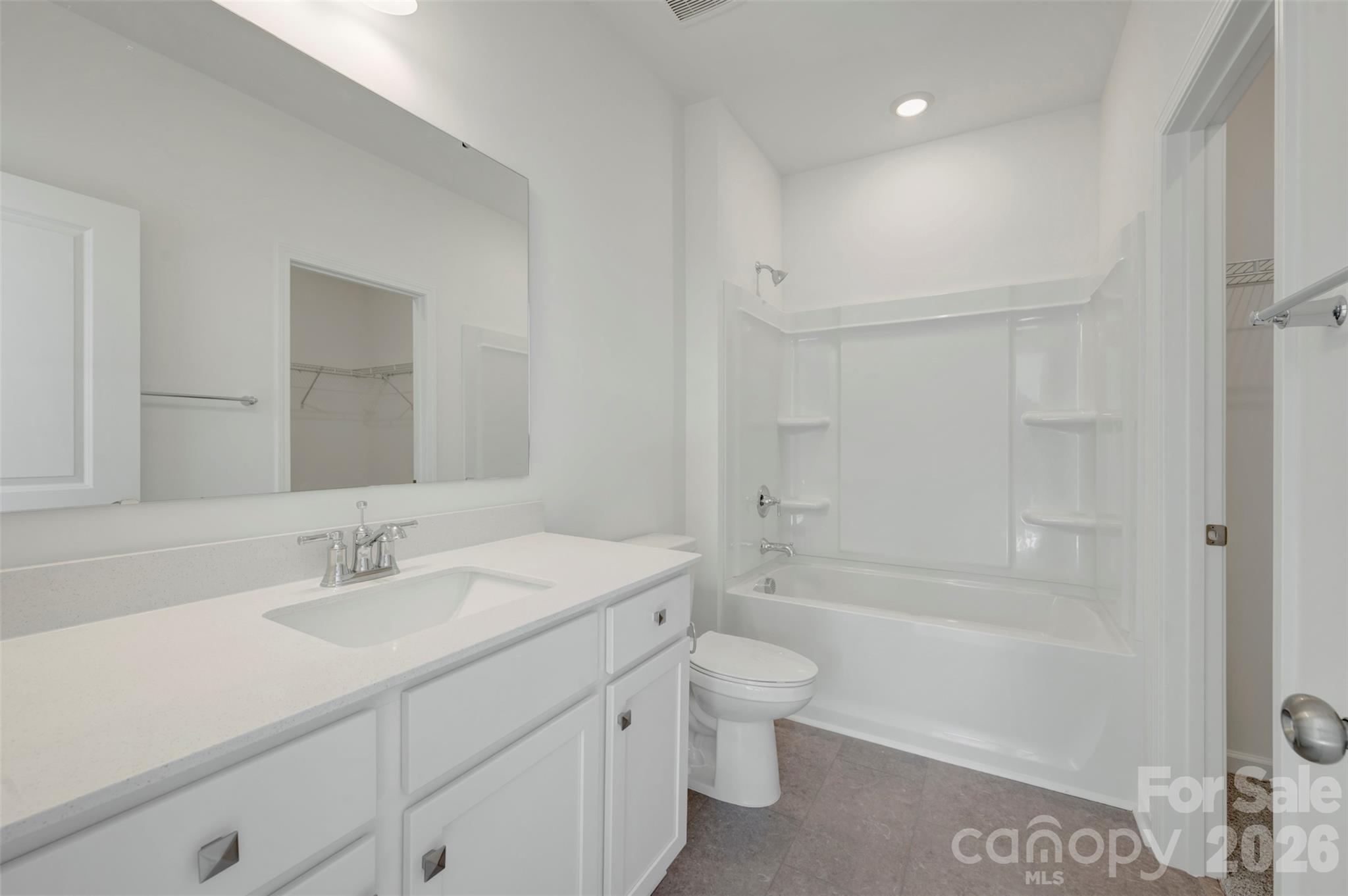 Secondary private bathroom - 238 Amber Glen Drive, Locust