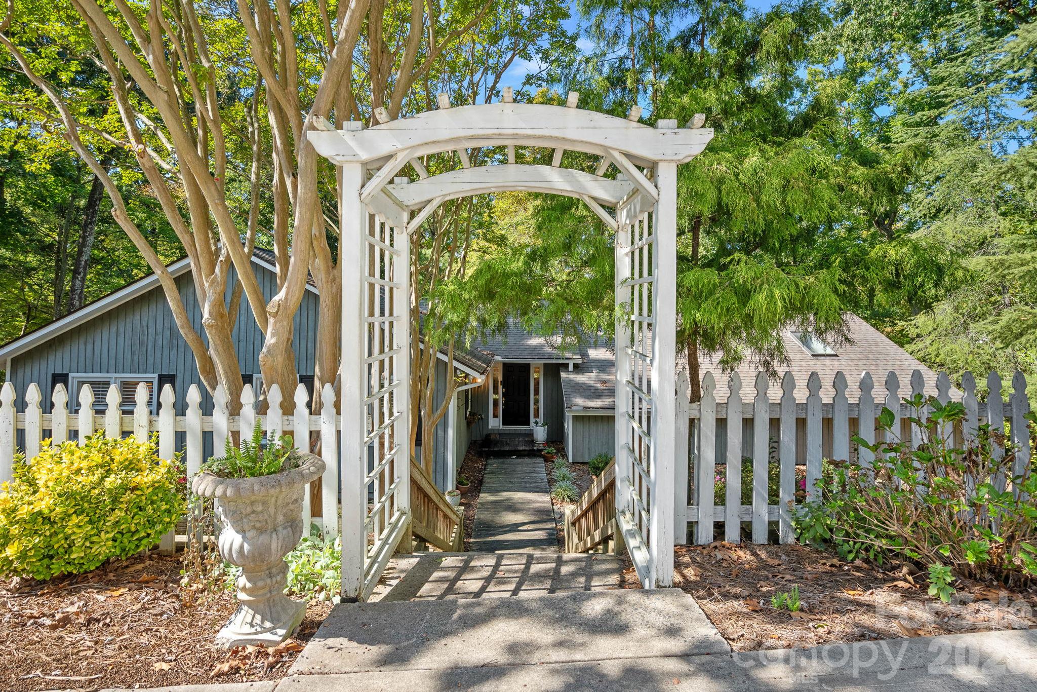 Inviting Entry - 263 Hideaway Lane, Mooresville