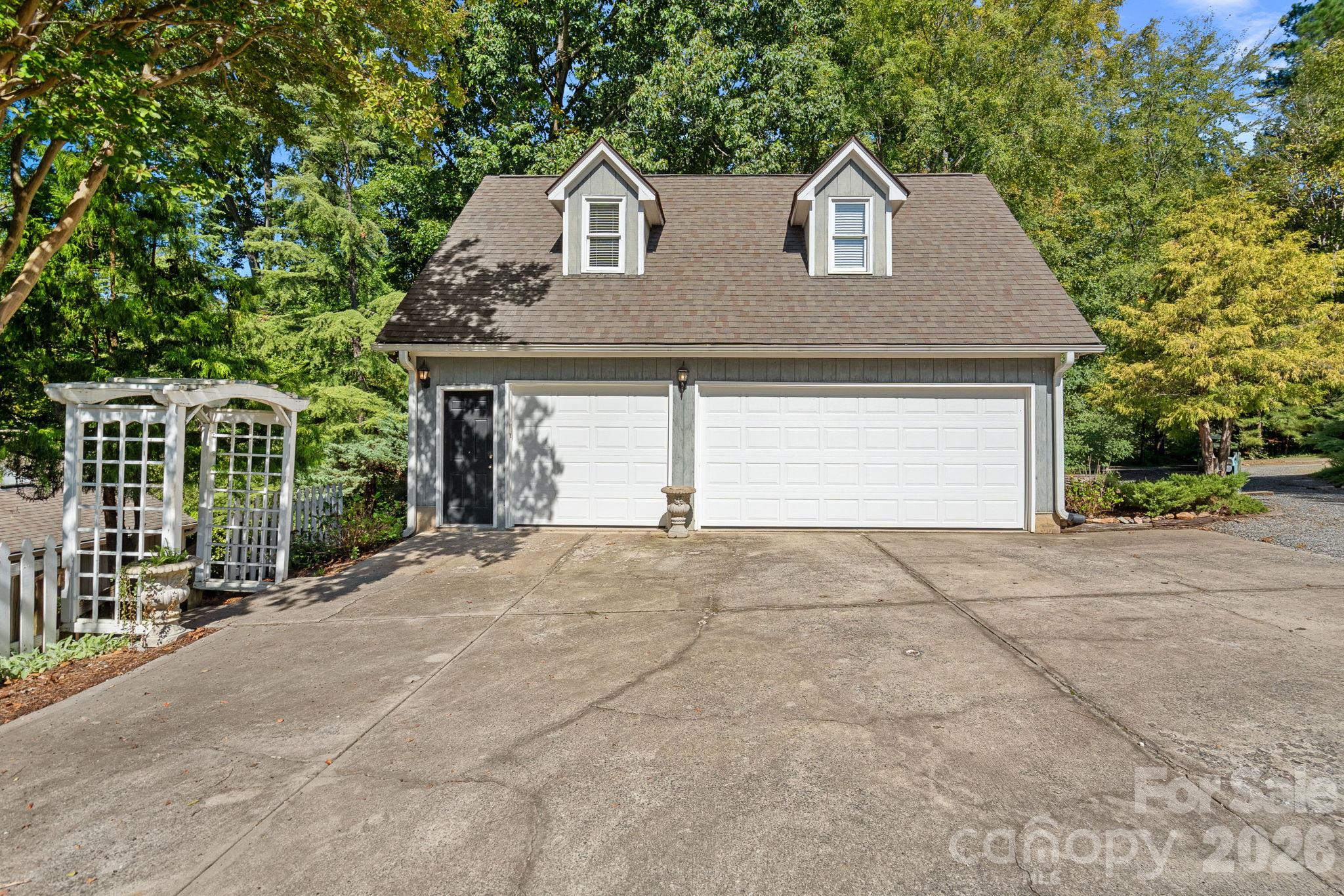3 Gar Garage with Apartment - 263 Hideaway Lane, Mooresville