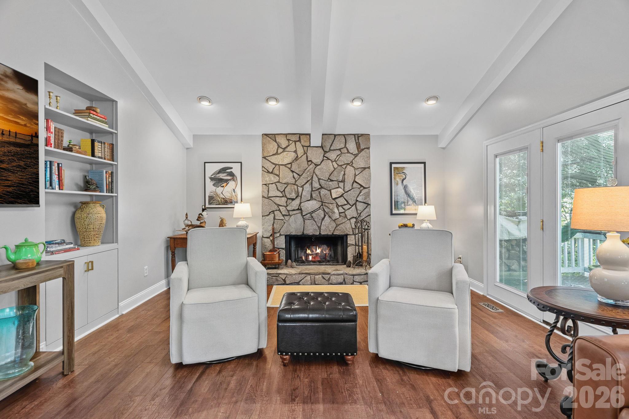 Spacious Living Room with Woodburning Fireplace - 263 Hideaway Lane, Mooresville