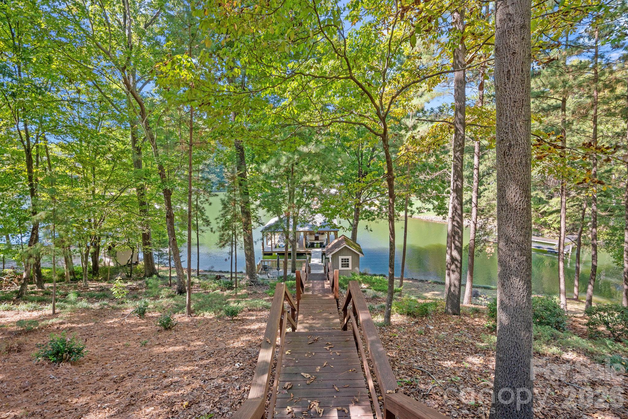 Single Family Residence at 263 Hideaway Lane, Mooresville, photo 28 of 42