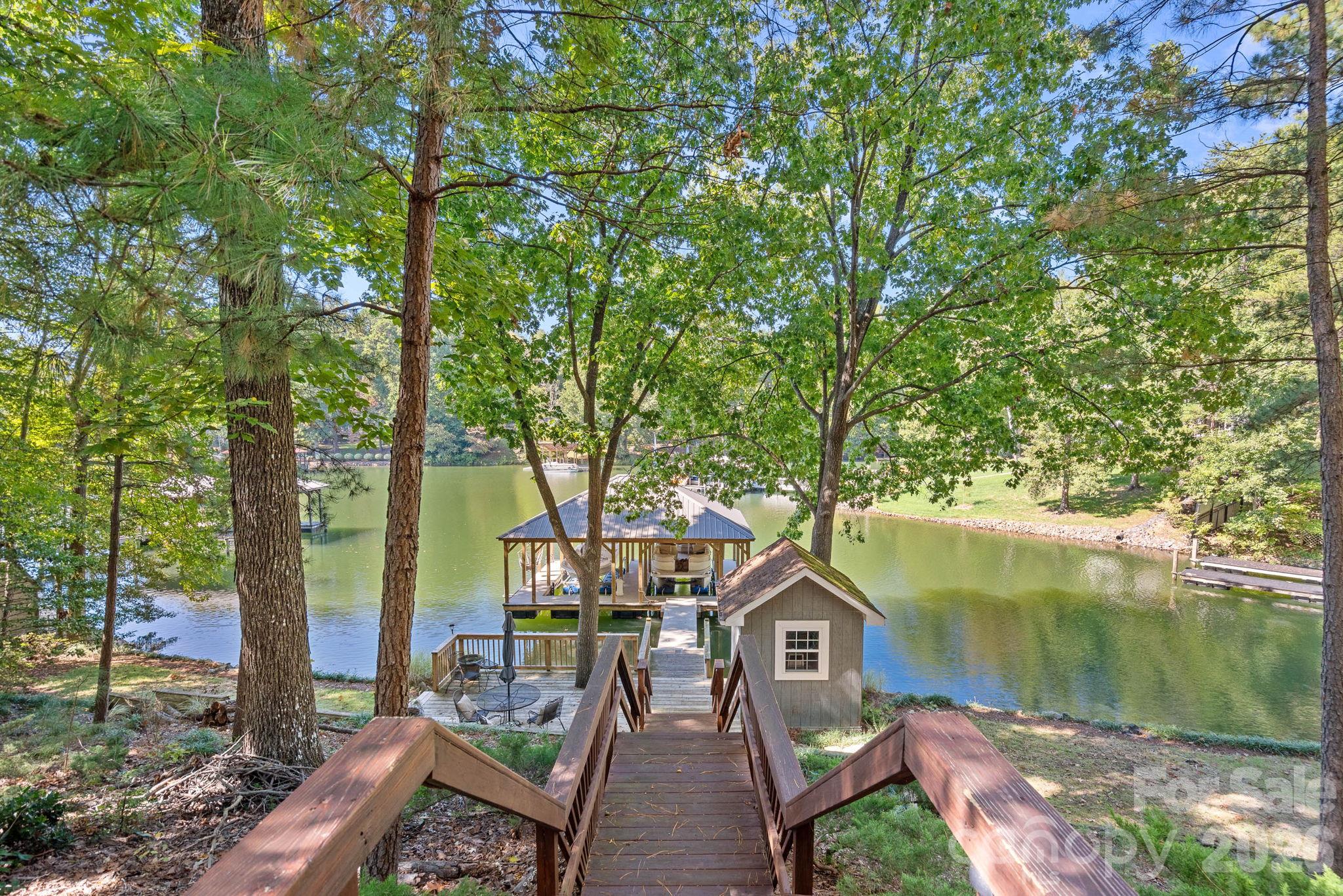 Perfect Hideaway Backyard - 263 Hideaway Lane, Mooresville