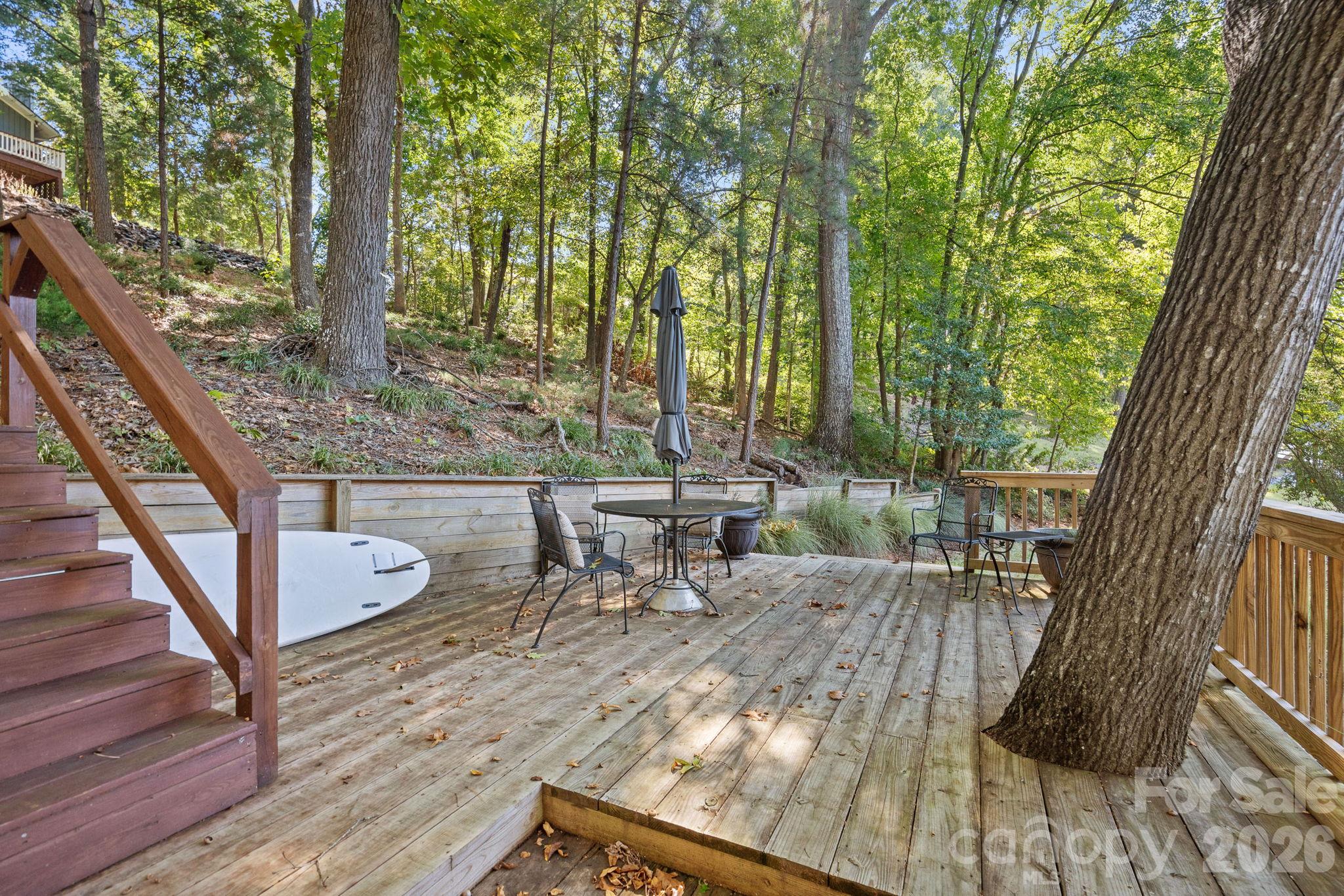 Deck area for entertaining - 263 Hideaway Lane, Mooresville