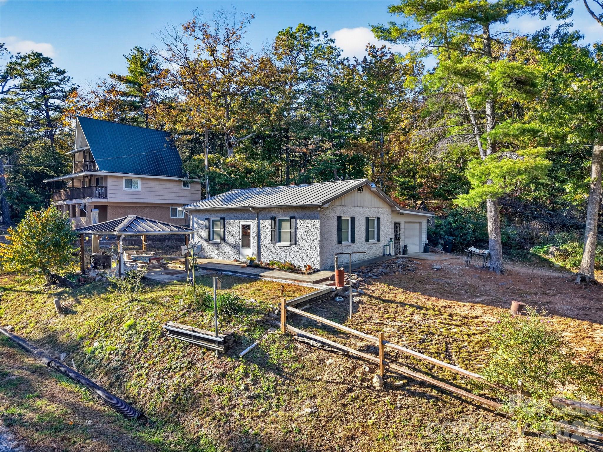 Single Family Residence at 300 Doris Lisa View Drive, Hendersonville, photo 4 of 34