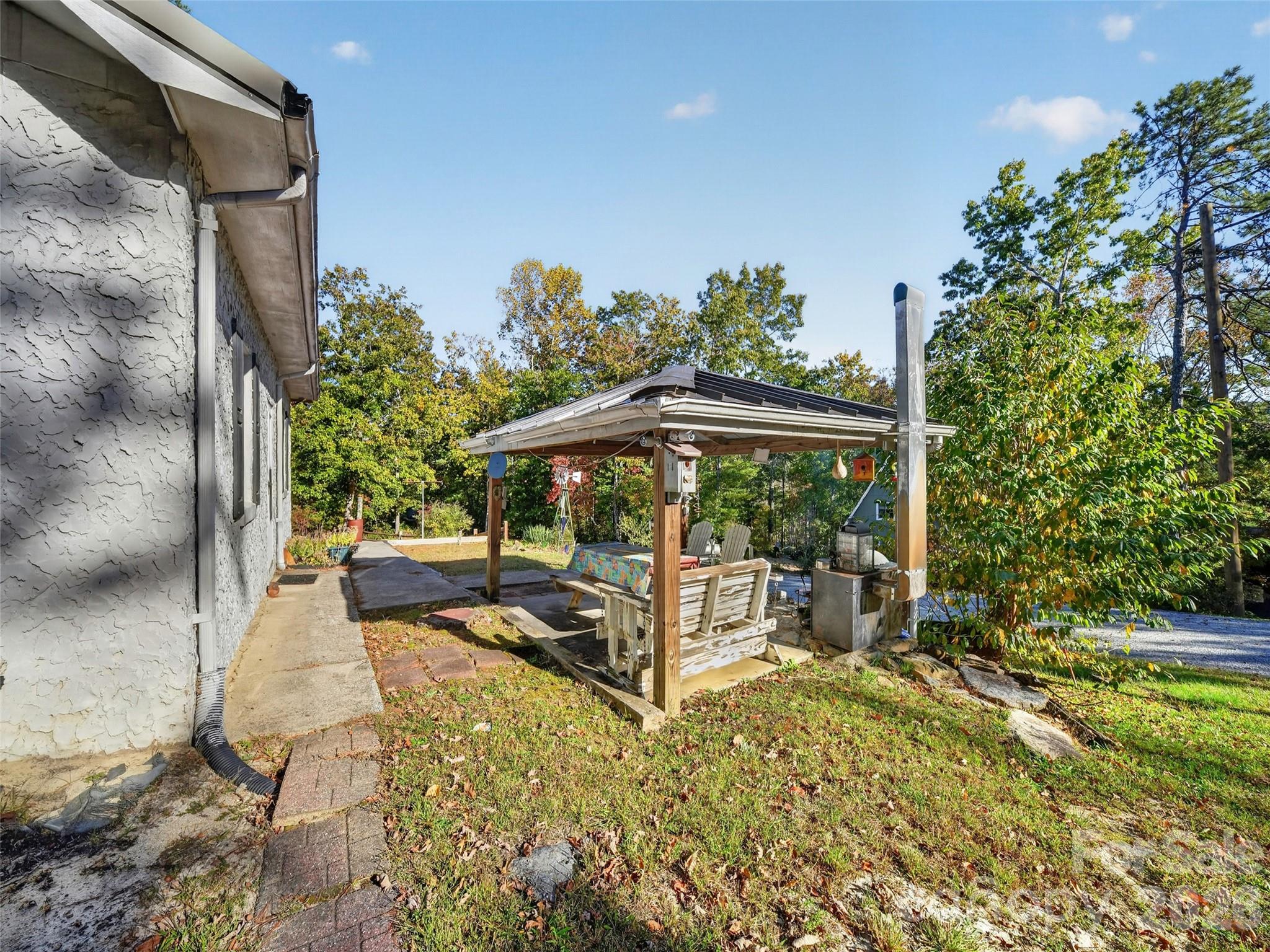 Single Family Residence at 300 Doris Lisa View Drive, Hendersonville, photo 5 of 34