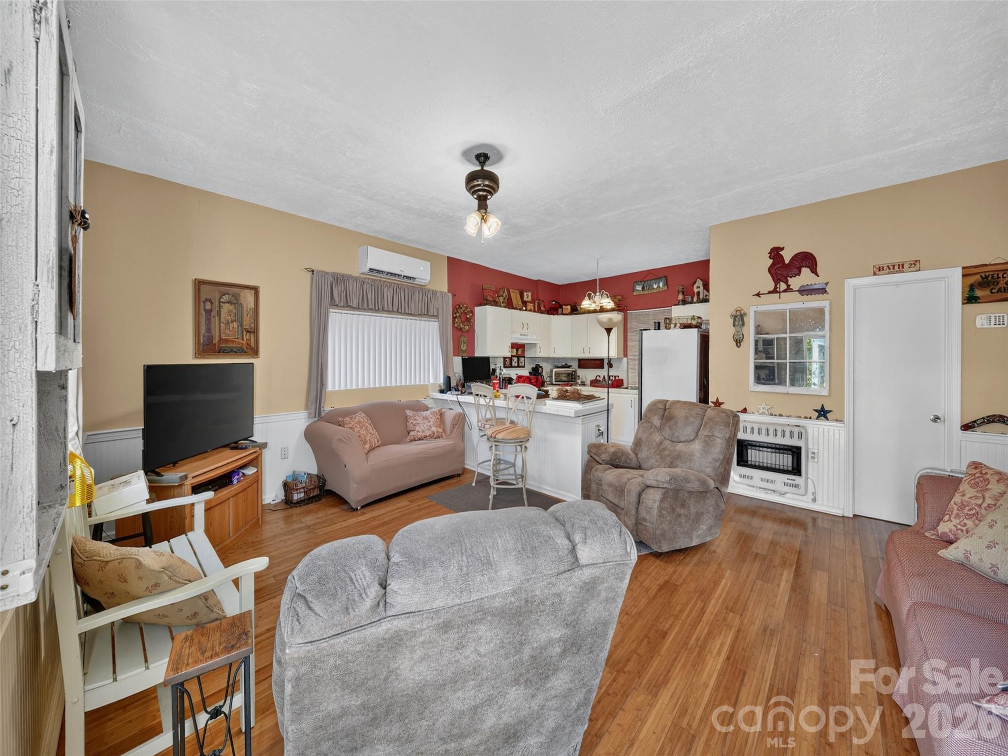 Single Family Residence at 300 Doris Lisa View Drive, Hendersonville, photo 10 of 34