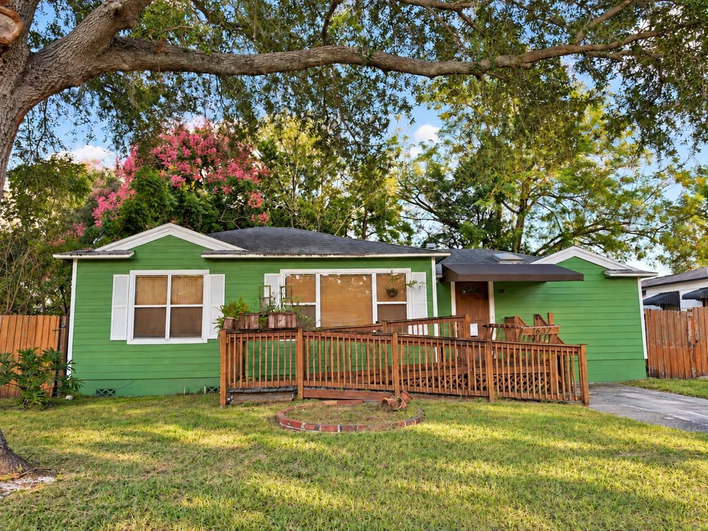 1637 CRESTWOOD DR