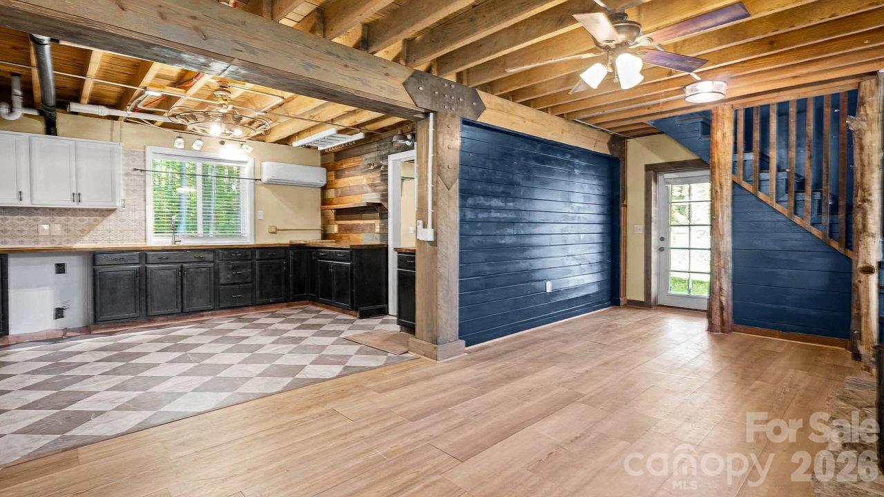 entrance and kitchen - 2955 Sherrills Ford Road, Salisbury