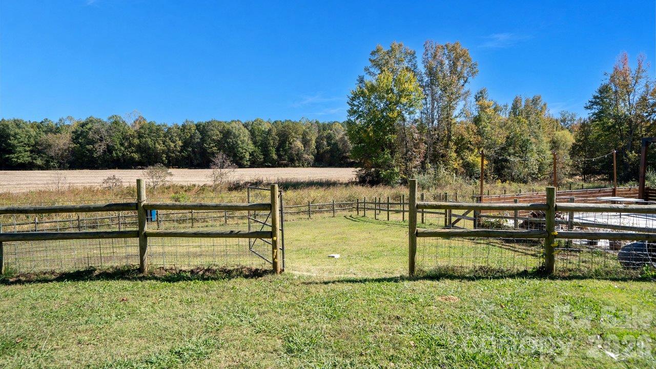fenced pasture - 2955 Sherrills Ford Road, Salisbury