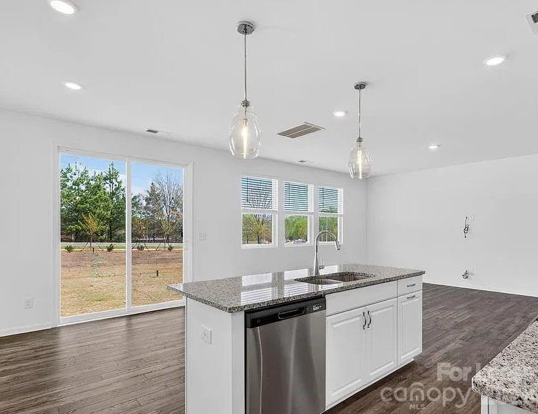 Single Family Residence at 300 Fincastle Glen Road, Shelby, photo 10 of 21