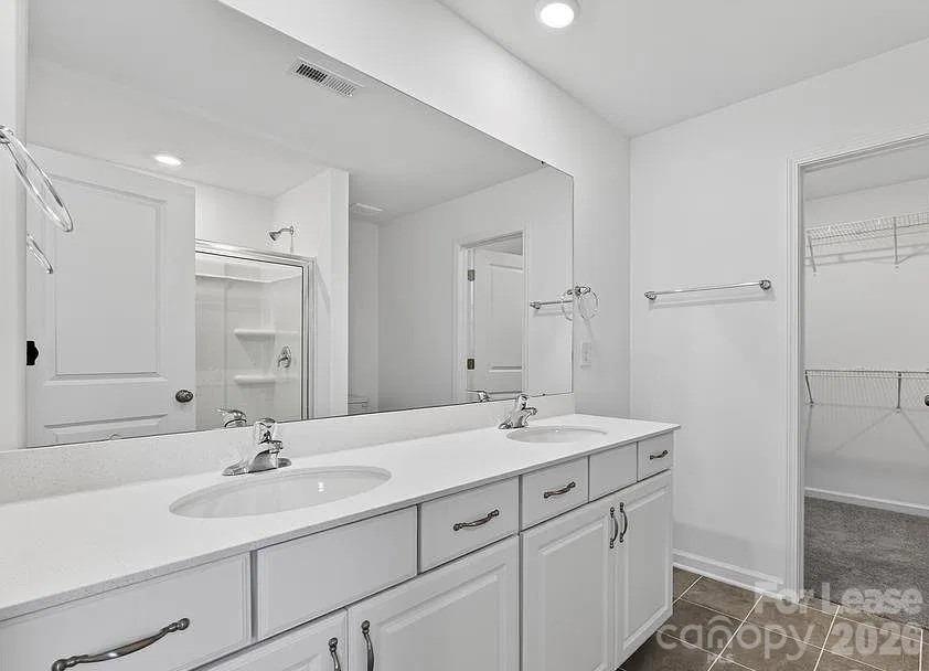 Single Family Residence at 300 Fincastle Glen Road, Shelby, photo 15 of 21