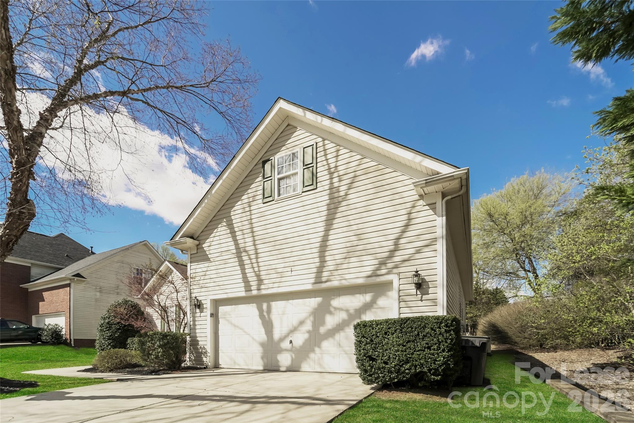 Single Family Residence at 16831 Hampton Crossing Drive, Huntersville, photo 2 of 15
