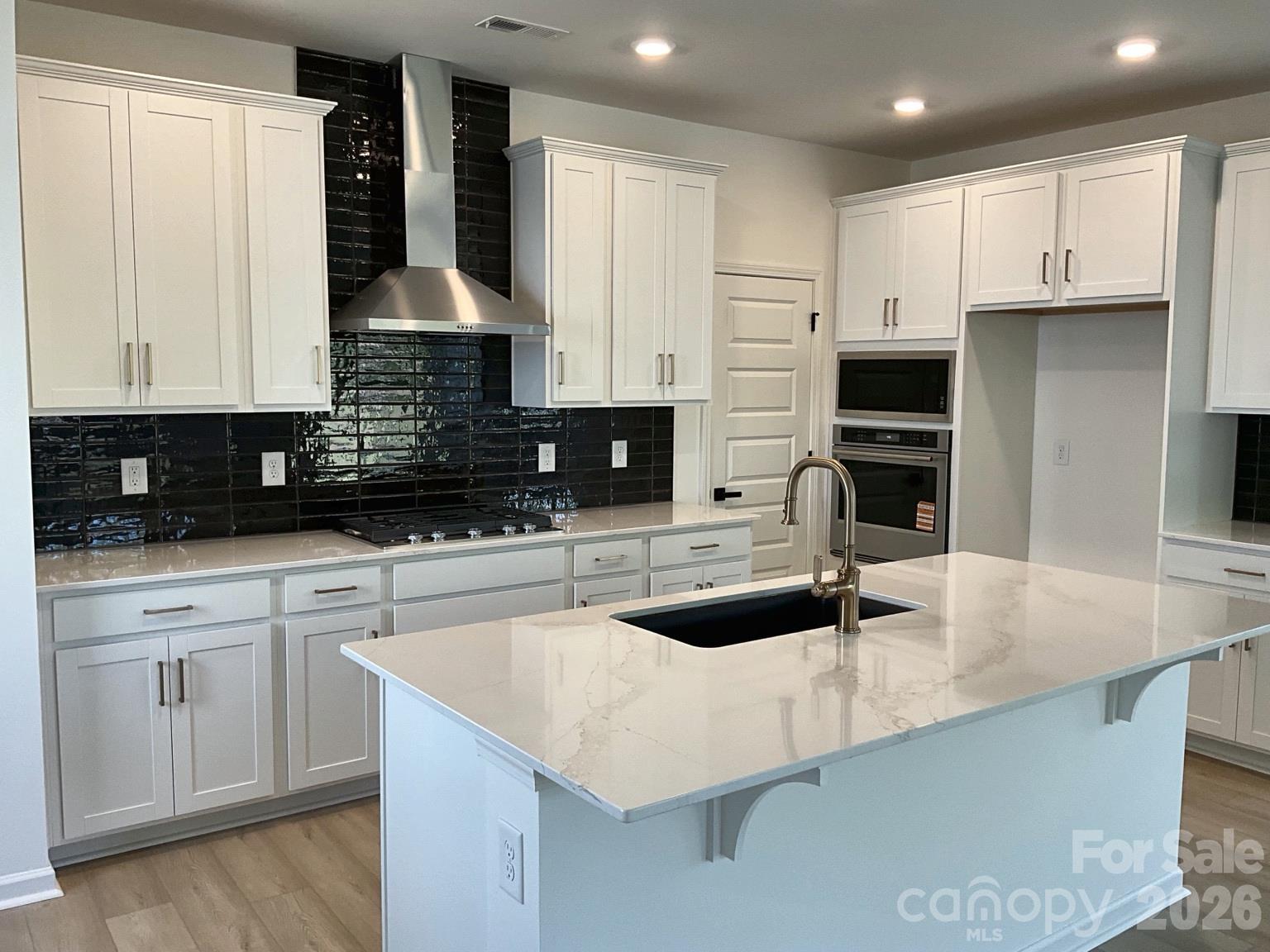Gourmet Kitchen with stainless steel appliances and gas cooktop - 534 Ramona Street, York