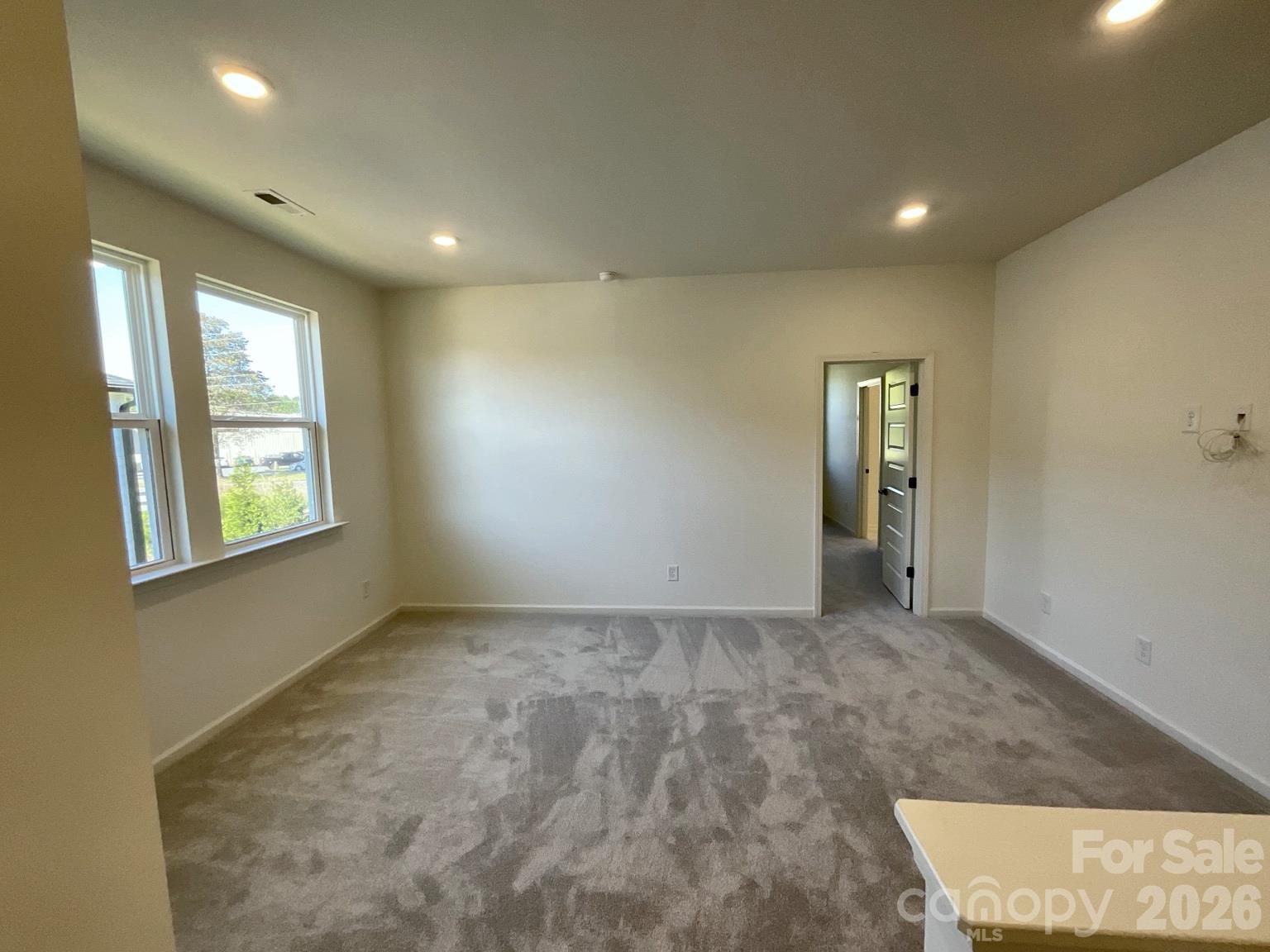 Spacious Loft - 534 Ramona Street, York