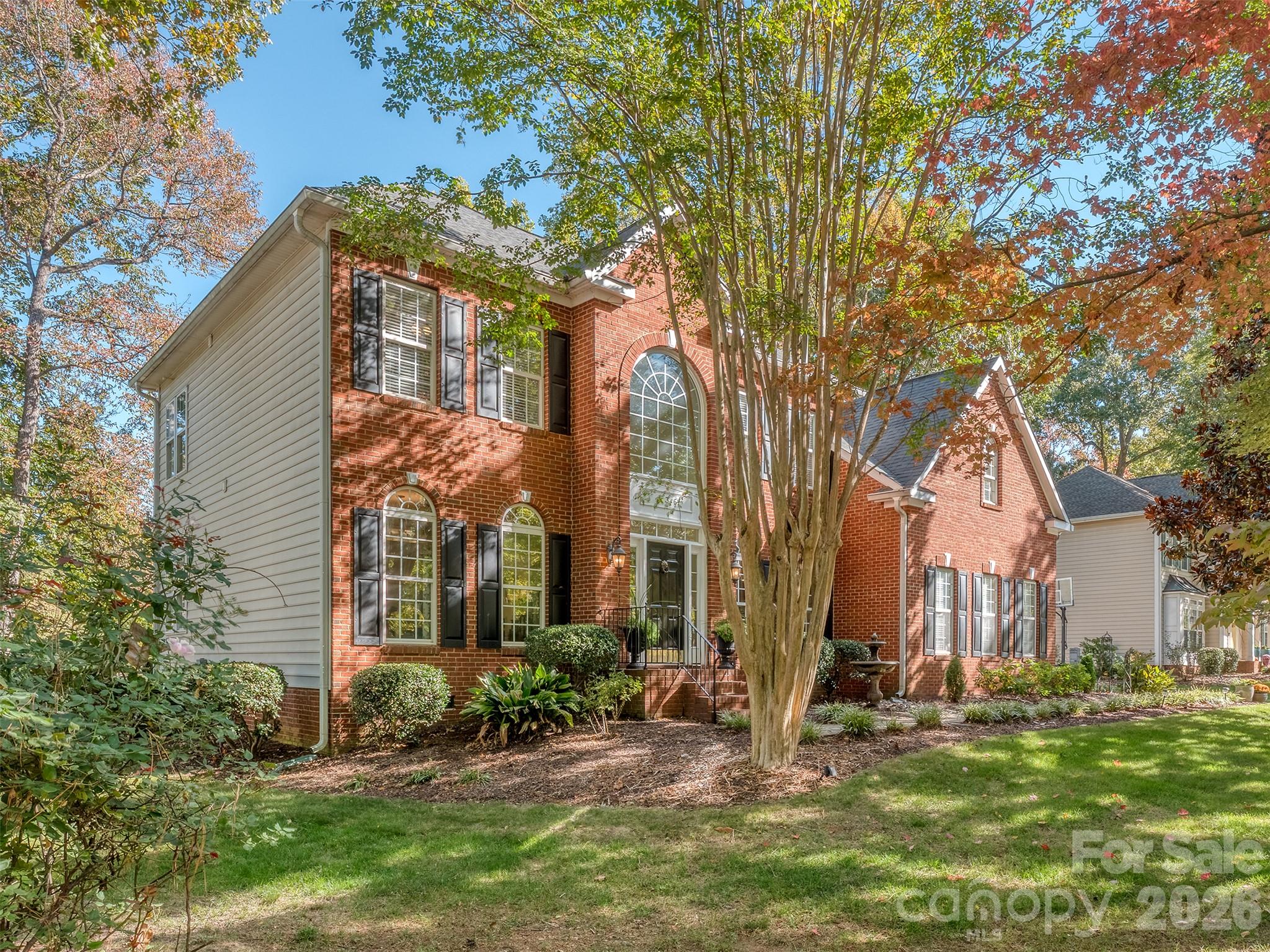 Single Family Residence at 136 Lockerbie Lane, Mooresville, photo 2 of 41