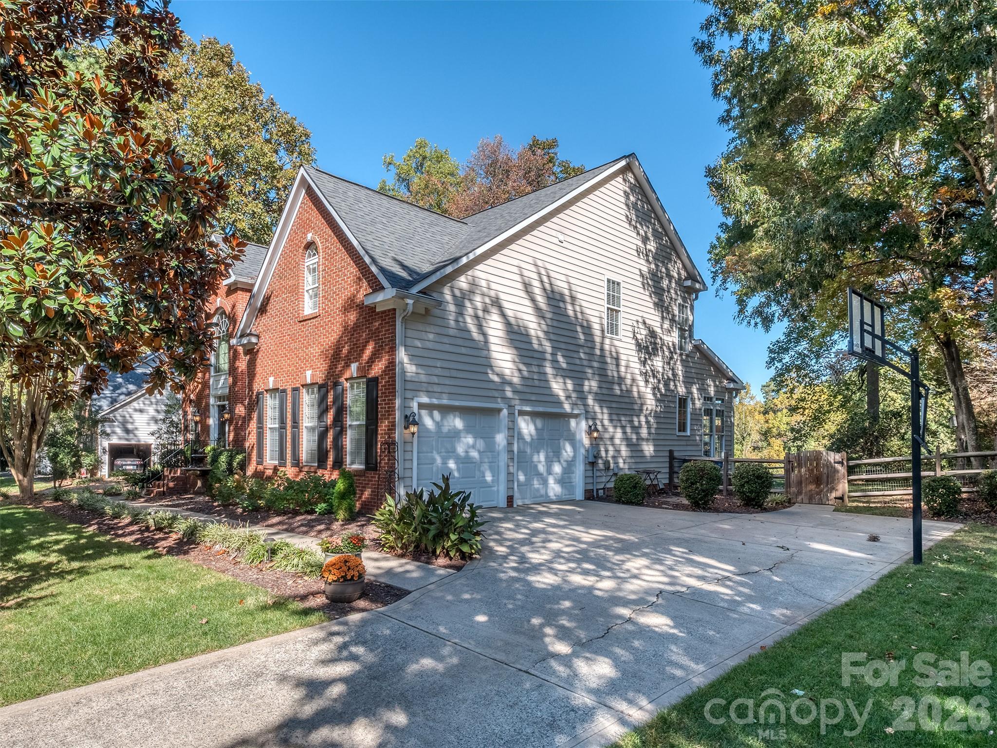 Single Family Residence at 136 Lockerbie Lane, Mooresville, photo 3 of 41