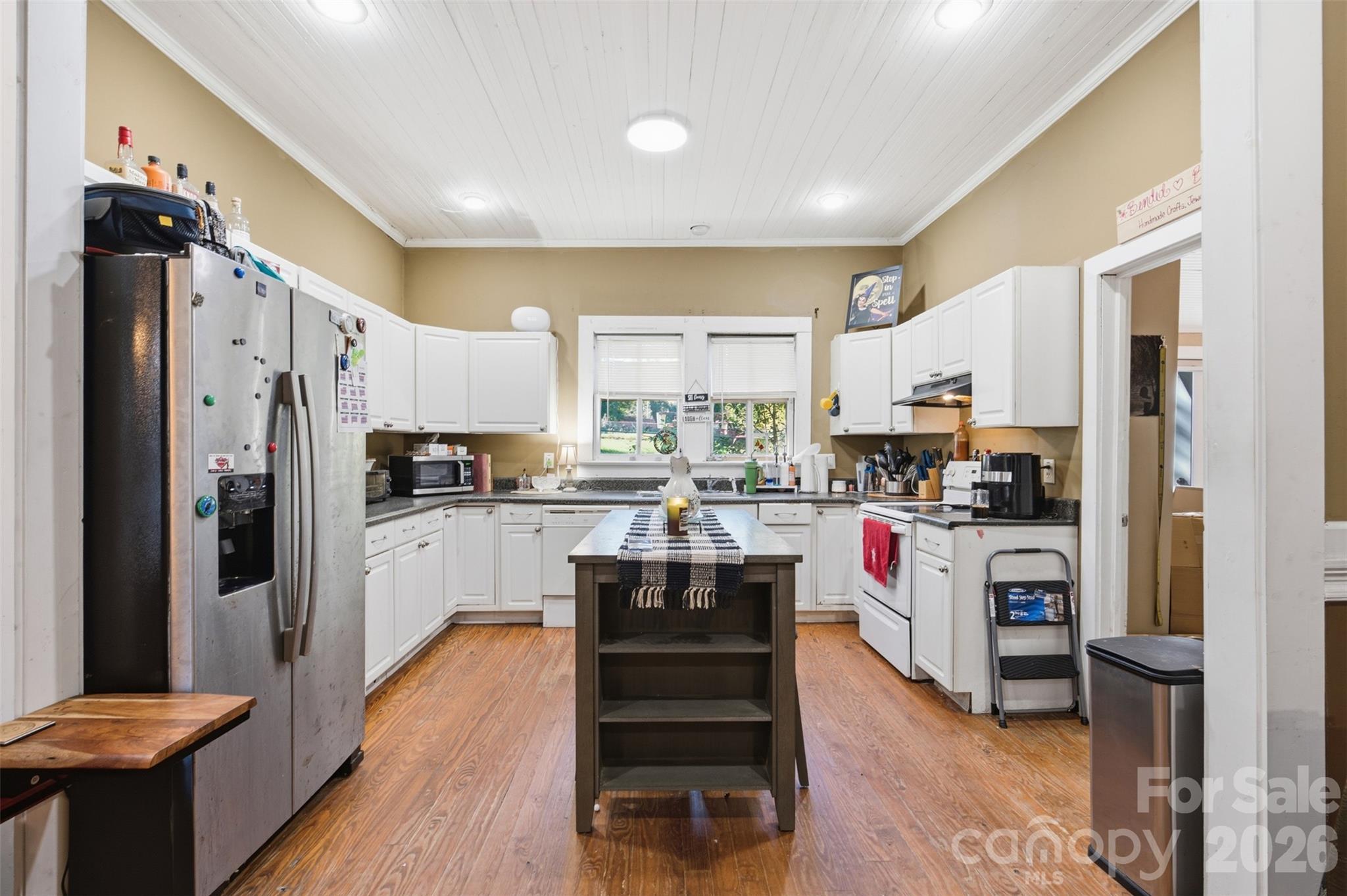 Single Family Residence at 328 S Race Street, Statesville, photo 6 of 29
